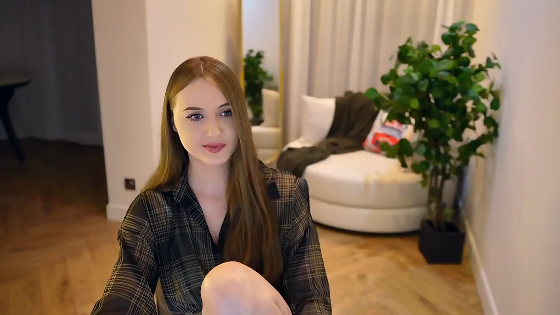 Gallery image thumbnail from Innocent_Soul's myfreecams stream on, 02/06/2025, 18:18 image 1 of 20