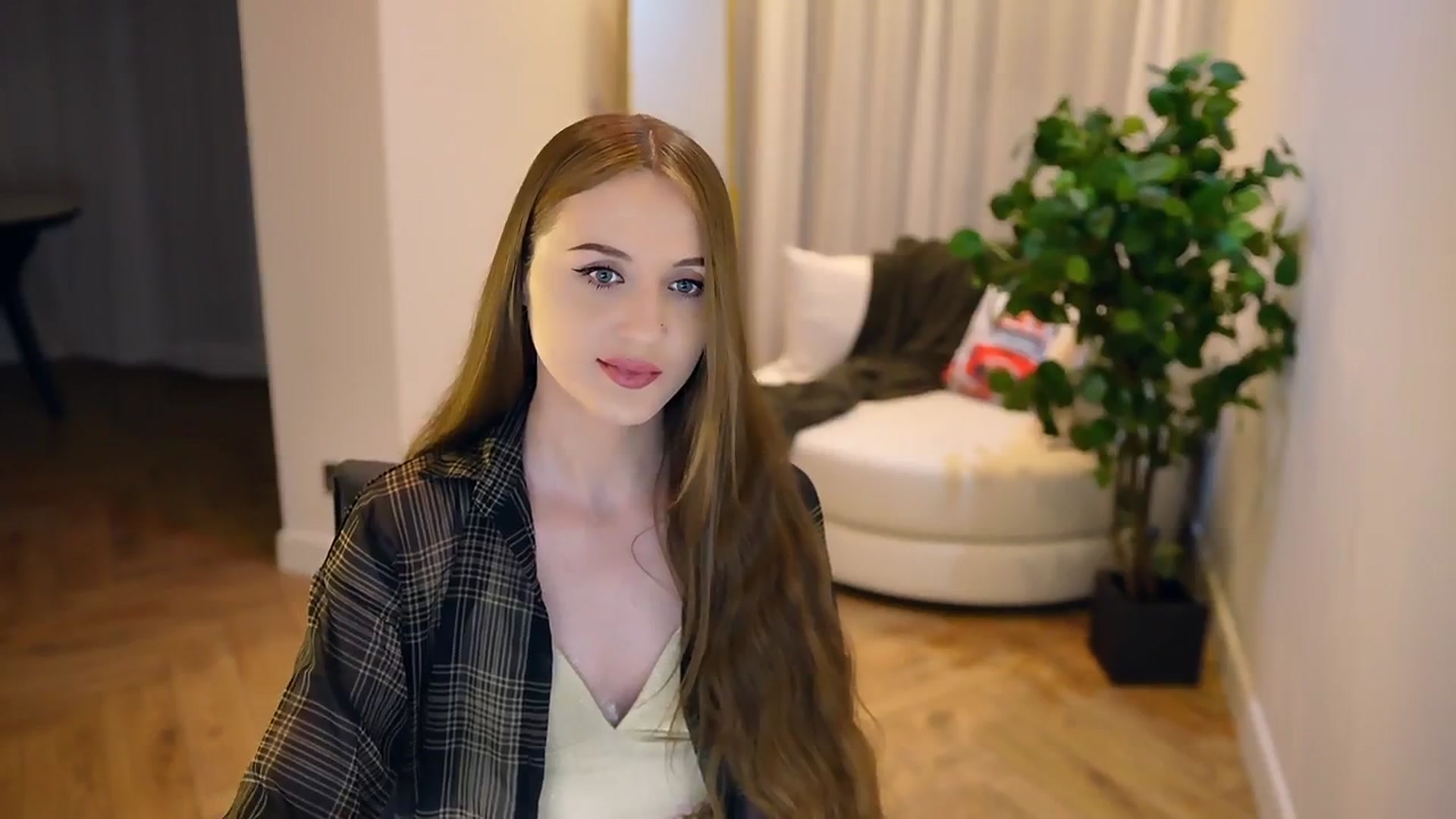 Gallery image thumbnail from Innocent_Soul's myfreecams stream on, 02/06/2025, 18:18 image 14 of 20
