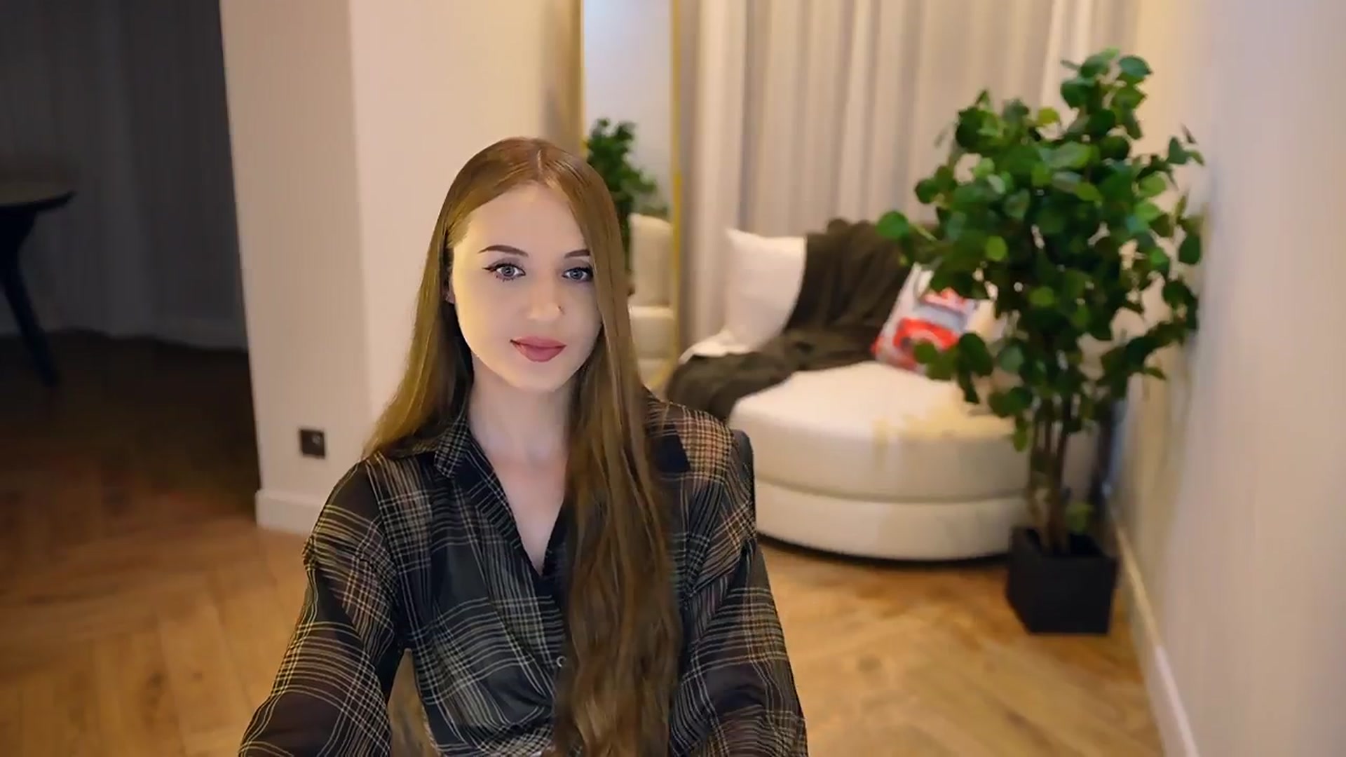 Gallery image thumbnail from Innocent_Soul's myfreecams stream on, 02/06/2025, 18:18 image 5 of 20