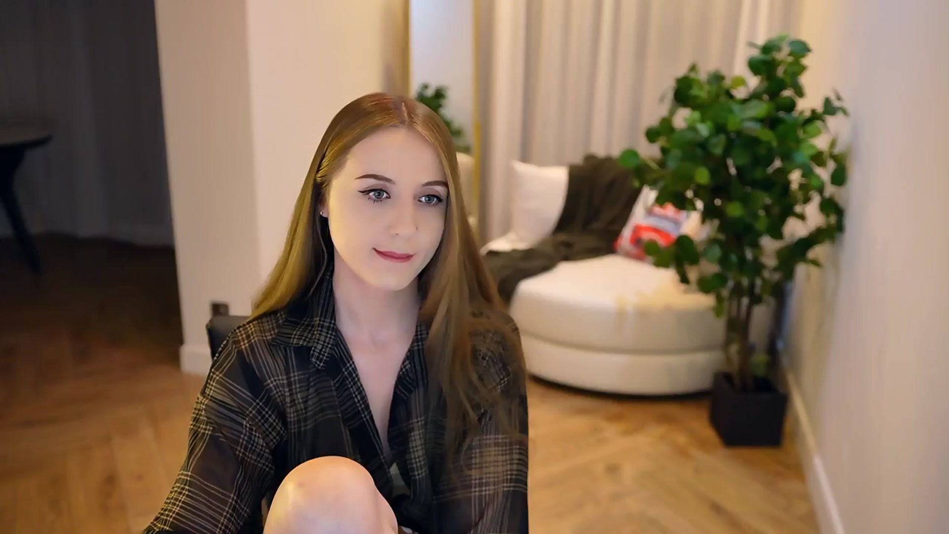 Gallery image thumbnail from Innocent_Soul's myfreecams stream on, 02/06/2025, 19:30 image 1 of 20
