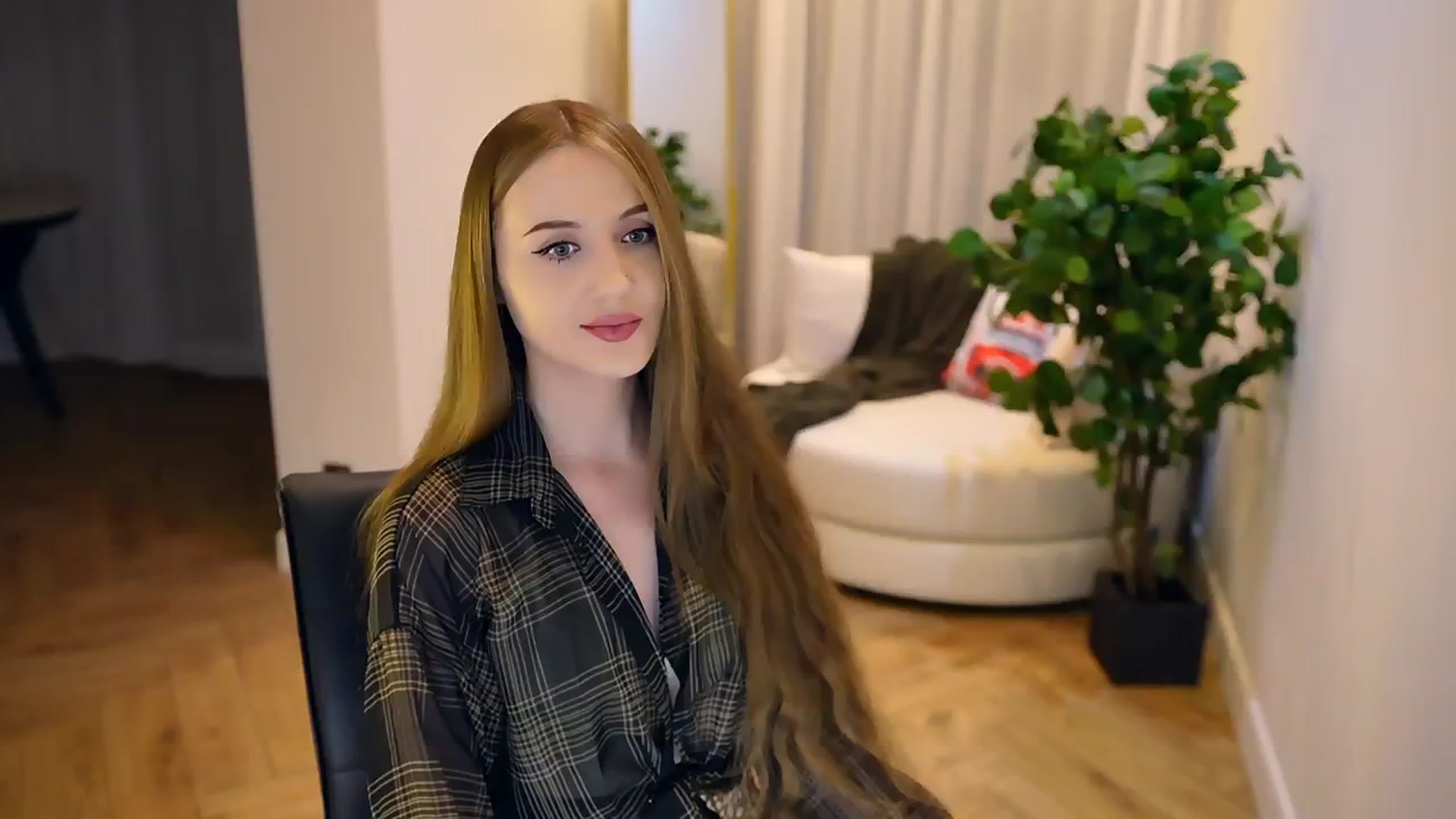 Gallery image thumbnail from Innocent_Soul's myfreecams stream on, 02/06/2025, 20:07 image 12 of 20