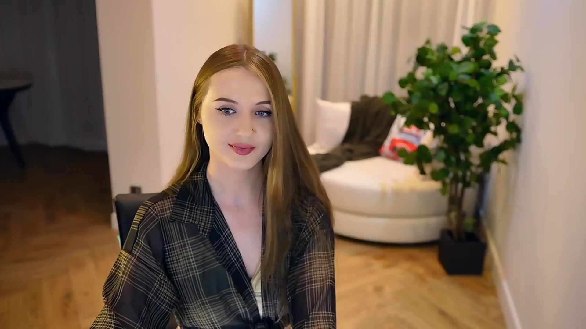 Gallery image thumbnail from Innocent_Soul's myfreecams stream on, 02/06/2025, 20:07 image 20 of 20