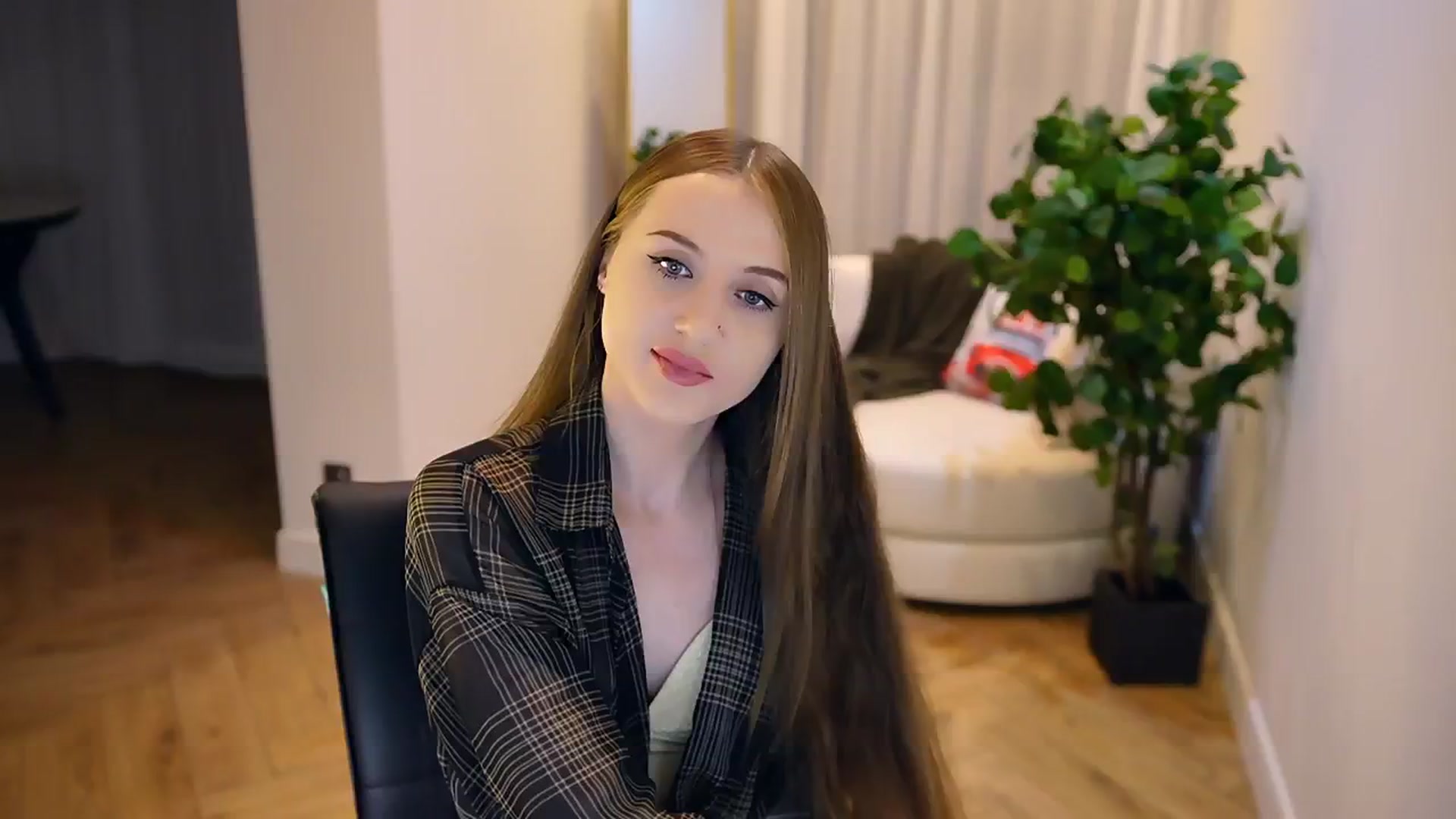 Gallery image thumbnail from Innocent_Soul's myfreecams stream on, 02/06/2025, 21:07 image 6 of 20