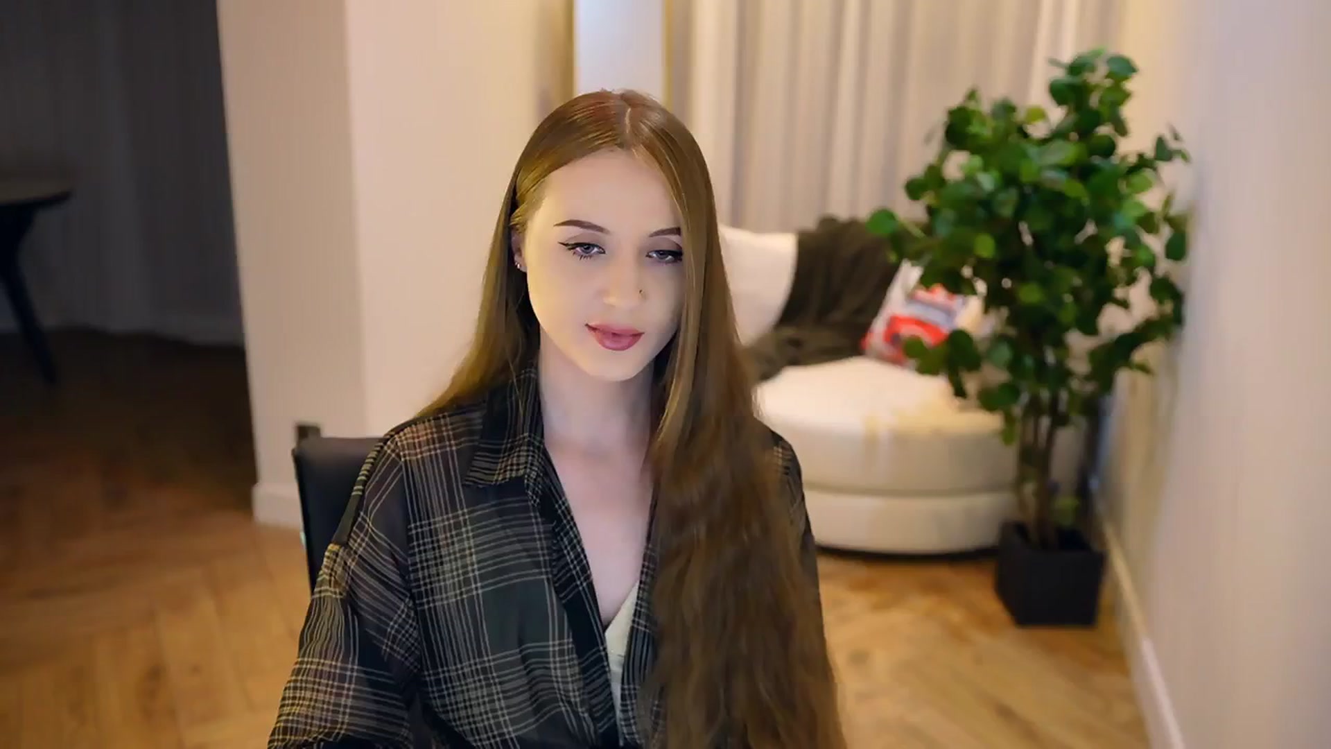 Gallery image thumbnail from Innocent_Soul's myfreecams stream on, 02/06/2025, 21:07 image 14 of 20