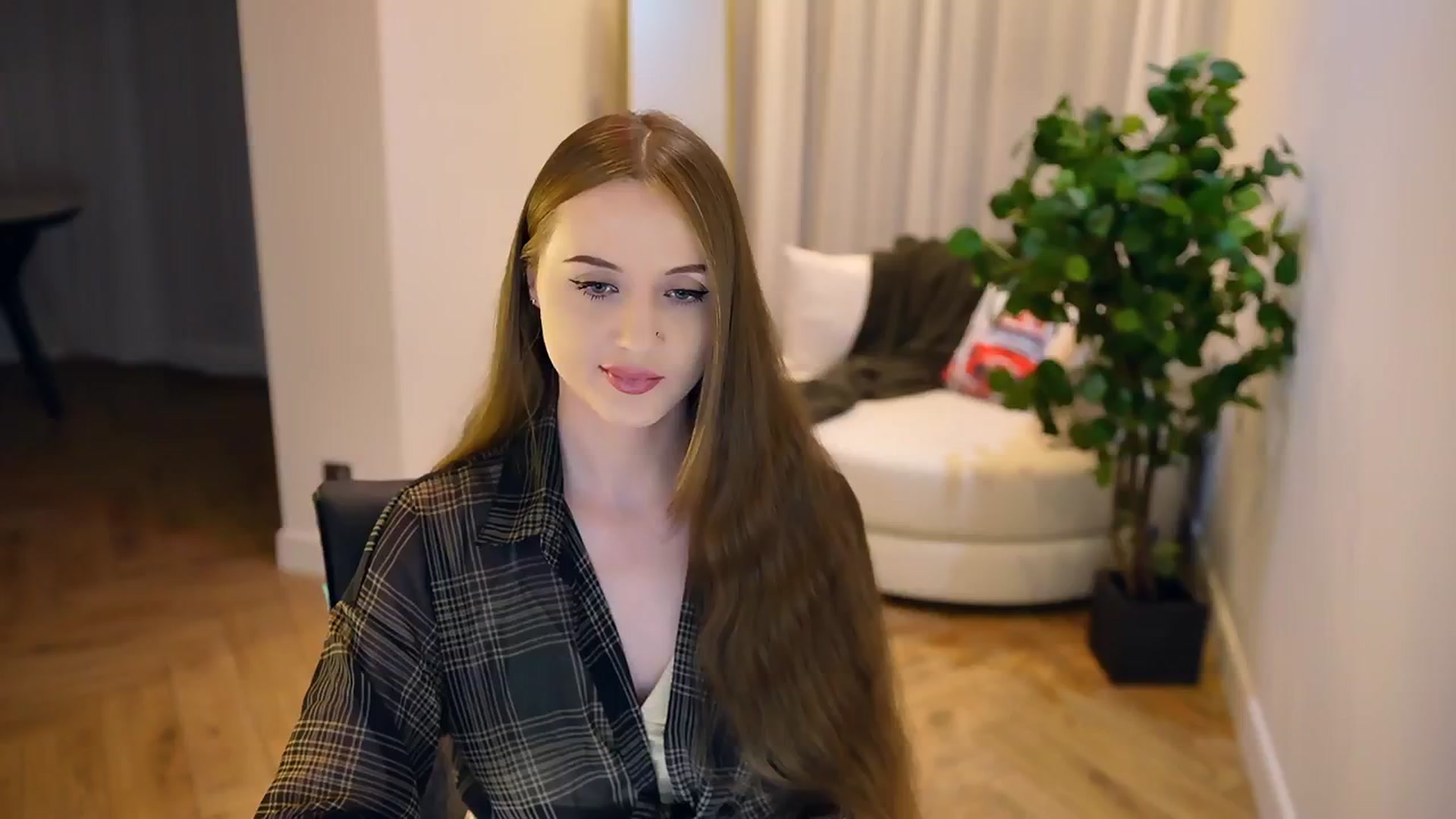 Gallery image thumbnail from Innocent_Soul's myfreecams stream on, 02/06/2025, 21:07 image 7 of 20