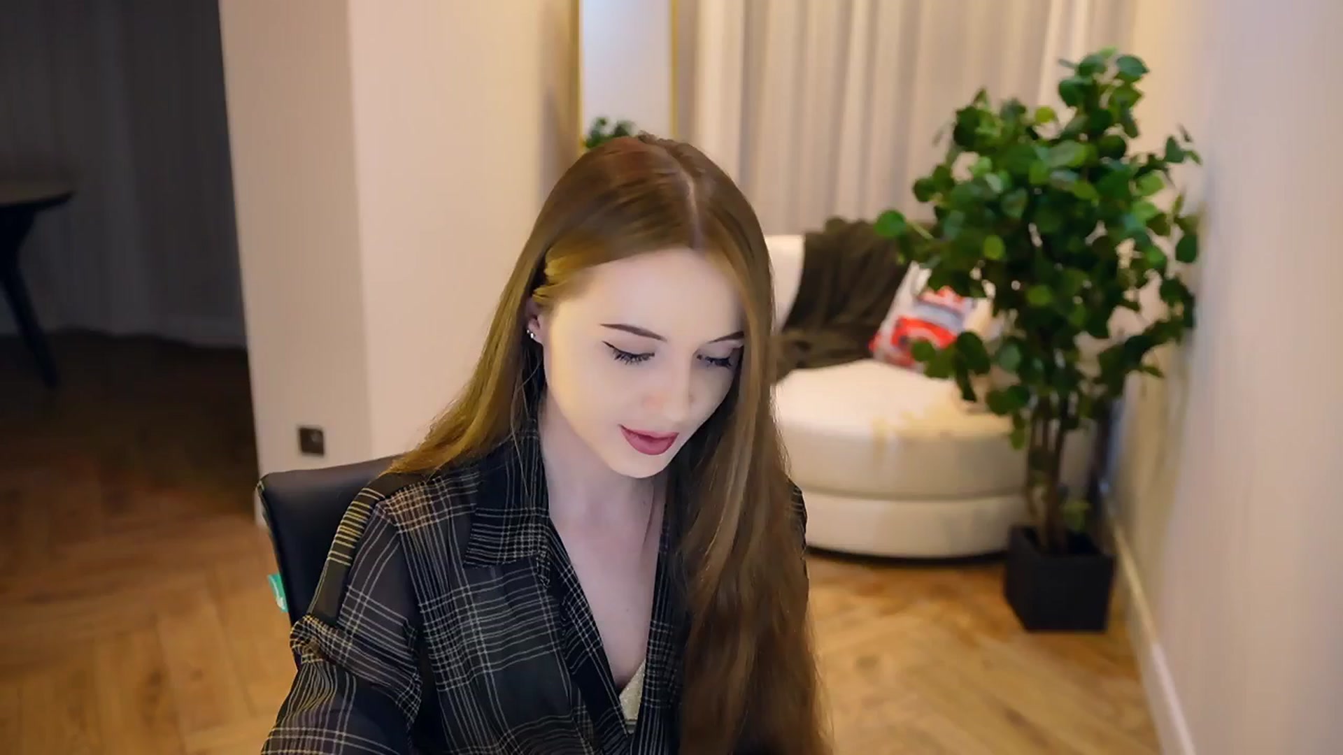 Gallery image thumbnail from Innocent_Soul's myfreecams stream on, 02/06/2025, 21:07 image 15 of 20