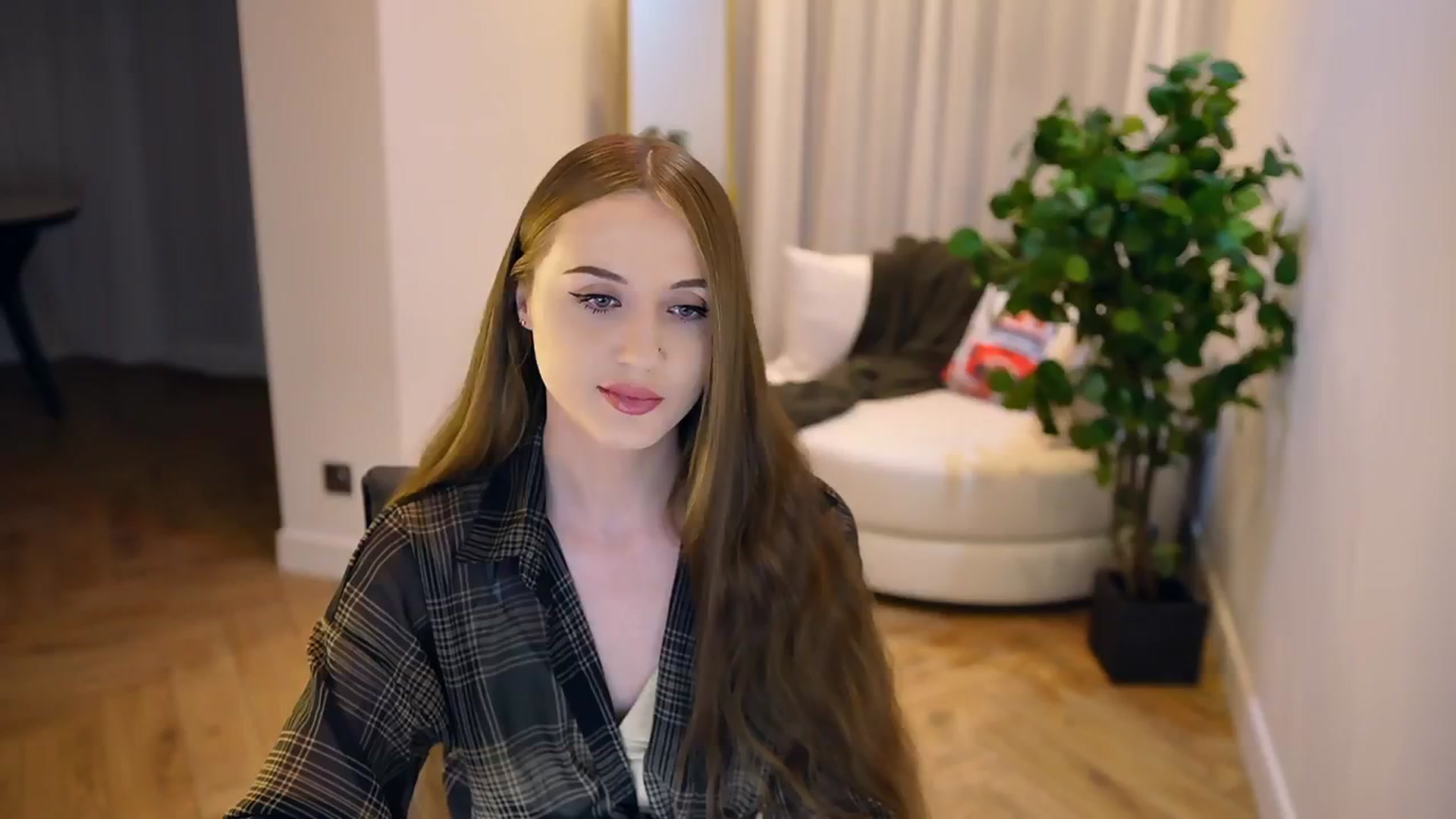 Gallery image thumbnail from Innocent_Soul's myfreecams stream on, 02/06/2025, 21:07 image 1 of 20