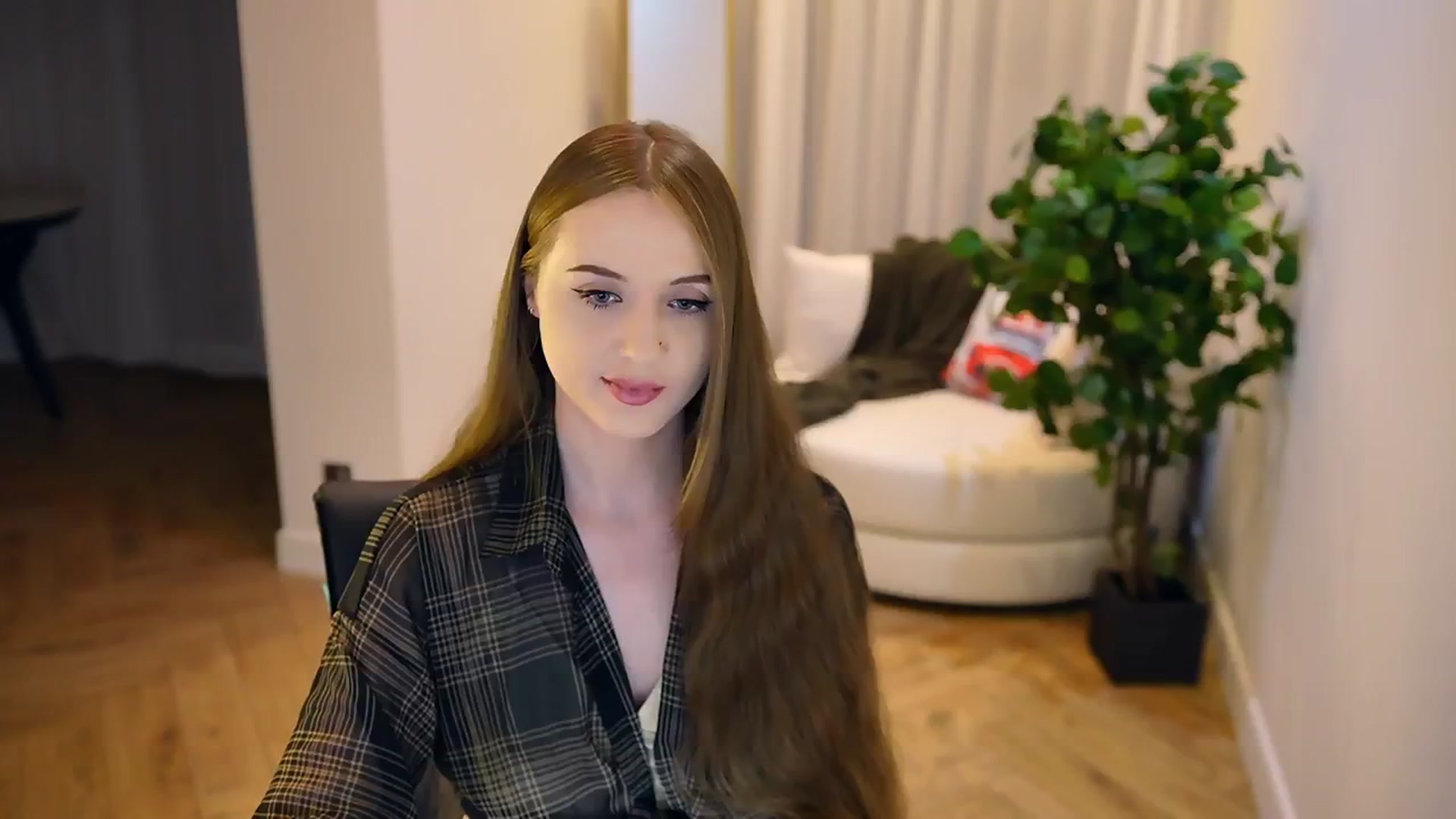 Gallery image thumbnail from Innocent_Soul's myfreecams stream on, 02/06/2025, 21:07 image 8 of 20