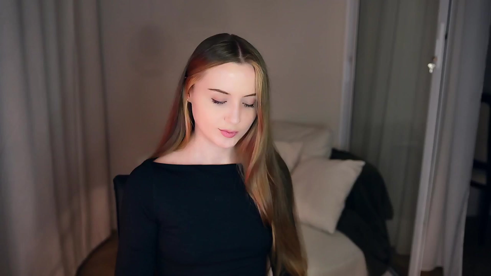 Gallery image thumbnail from Innocent_Soul's myfreecams stream on, 05/03/2025, 18:04 image 6 of 20