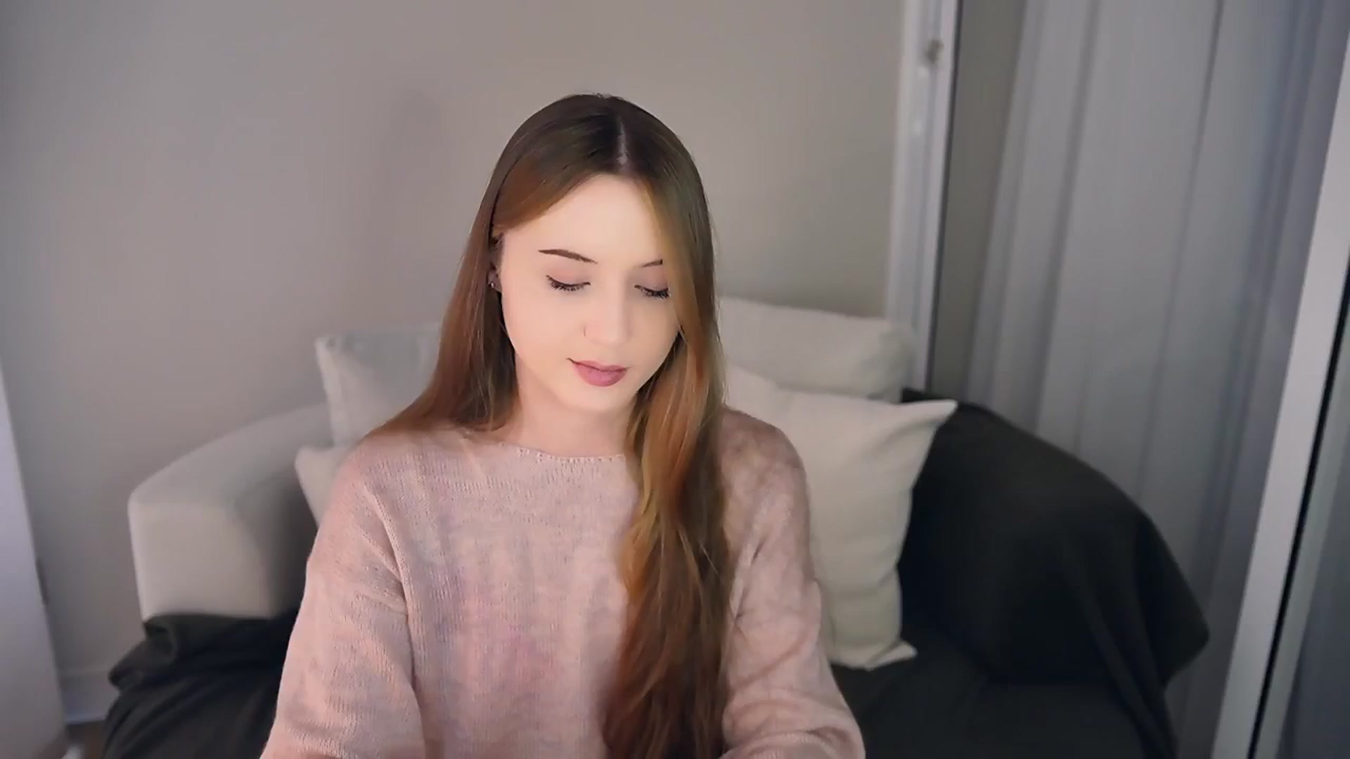 Gallery image thumbnail from Innocent_Soul's myfreecams stream on, 05/06/2025, 14:23 image 6 of 20