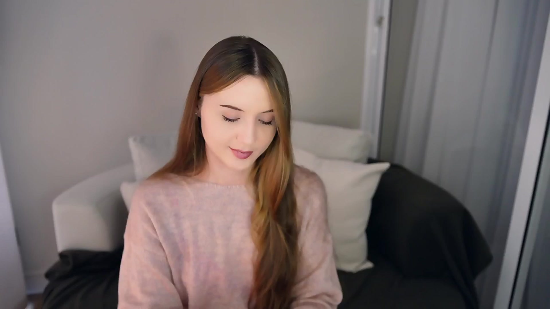 Gallery image thumbnail from Innocent_Soul's myfreecams stream on, 05/06/2025, 14:23 image 14 of 20