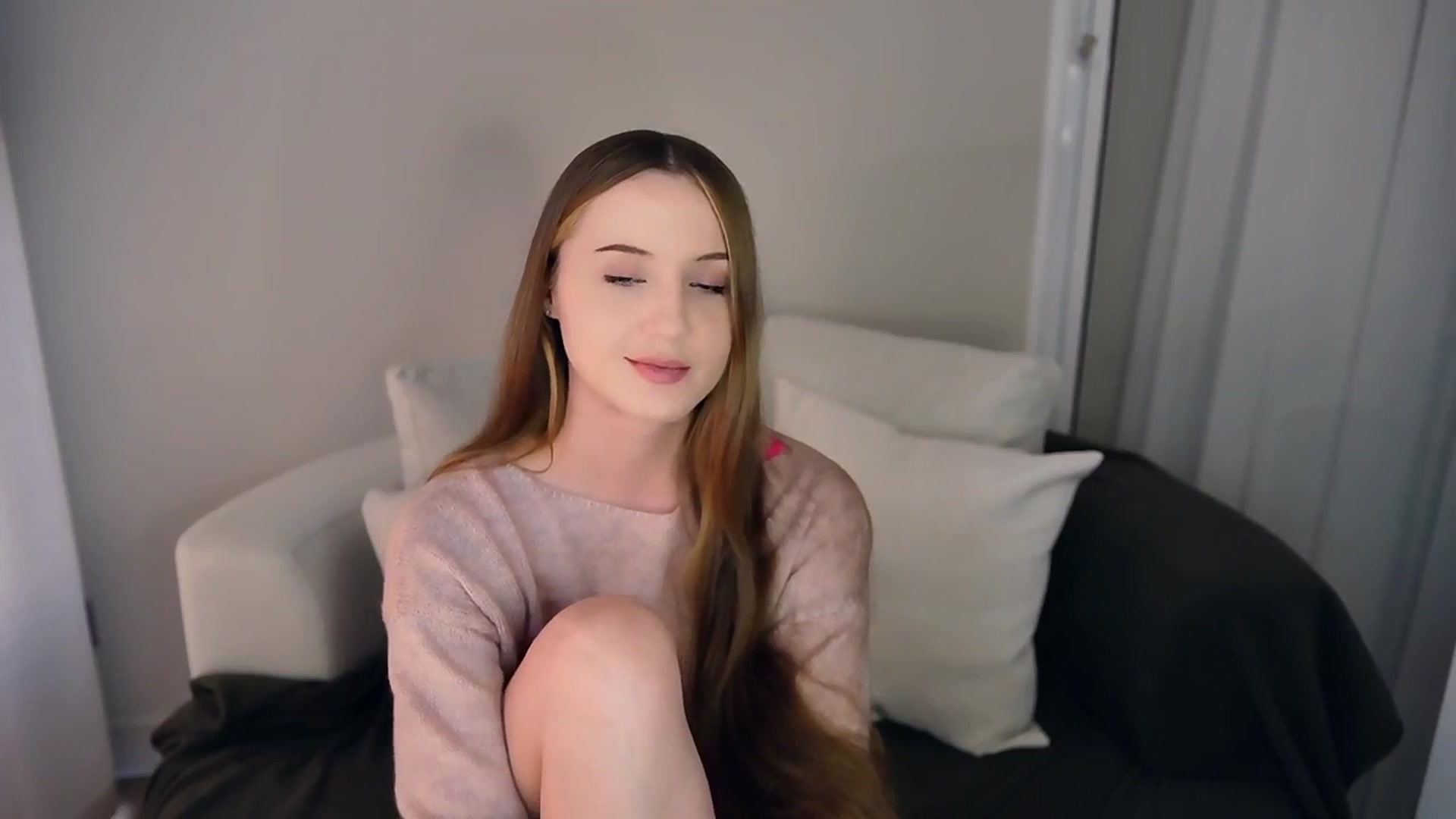 Gallery image thumbnail from Innocent_Soul's myfreecams stream on, 05/06/2025, 15:37 image 6 of 20