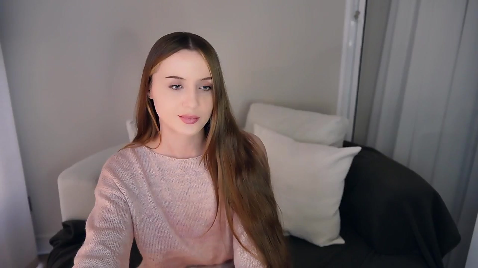 Gallery image thumbnail from Innocent_Soul's myfreecams stream on, 05/06/2025, 15:37 image 9 of 20