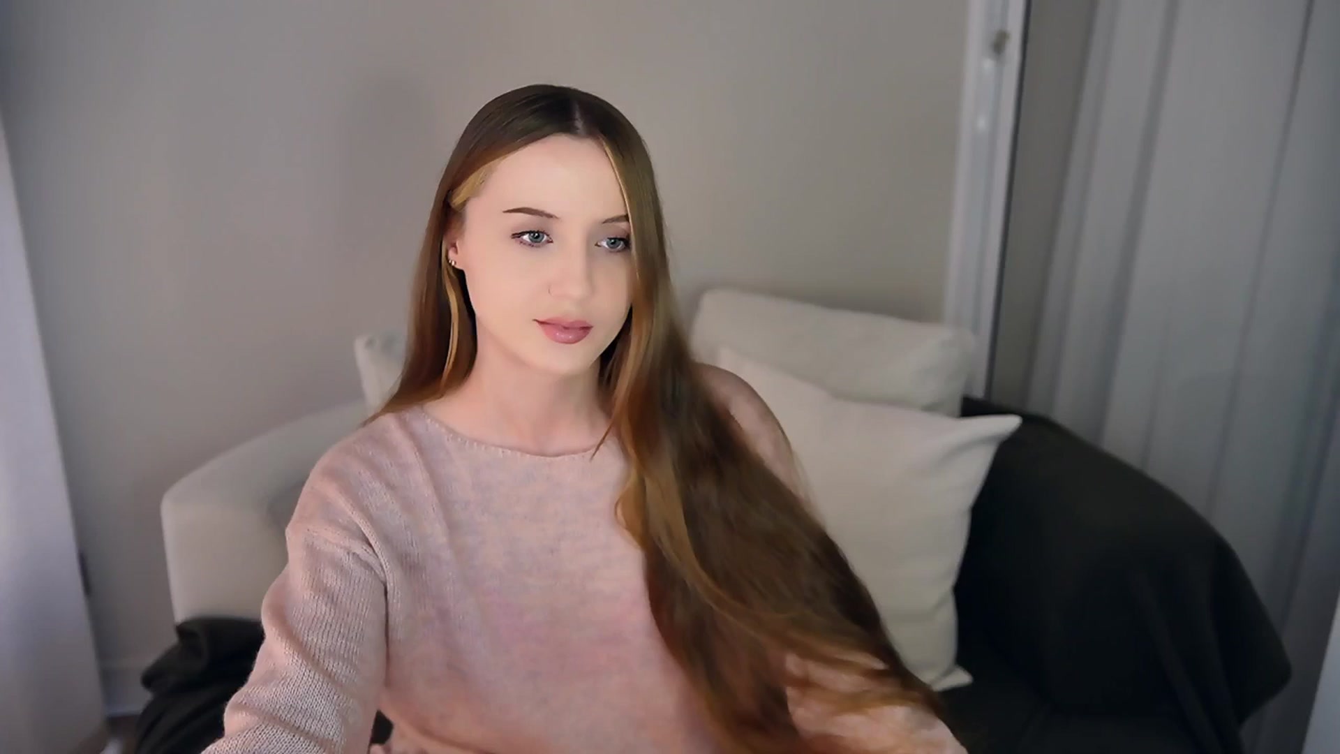 Gallery image thumbnail from Innocent_Soul's myfreecams stream on, 05/06/2025, 15:37 image 1 of 20