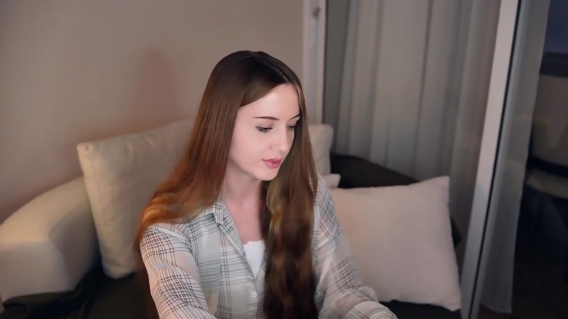 Gallery image thumbnail from Innocent_Soul's myfreecams stream on, 05/08/2025, 14:47 image 17 of 20