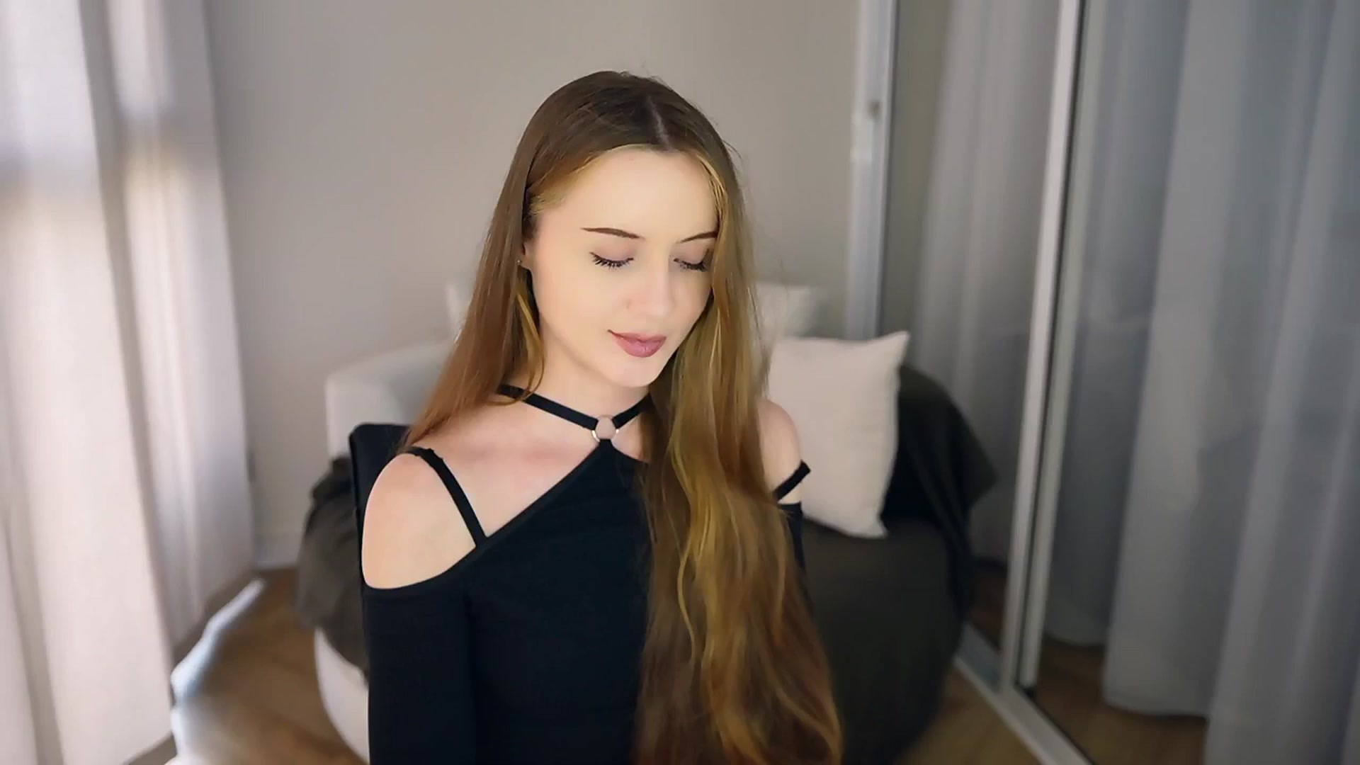 Gallery image thumbnail from Innocent_Soul's myfreecams stream on, 05/10/2025, 13:33 image 15 of 20