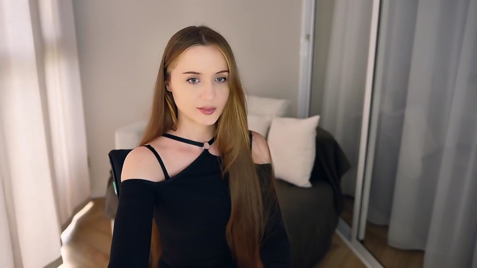 Gallery image thumbnail from Innocent_Soul's myfreecams stream on, 05/10/2025, 13:33 image 3 of 20