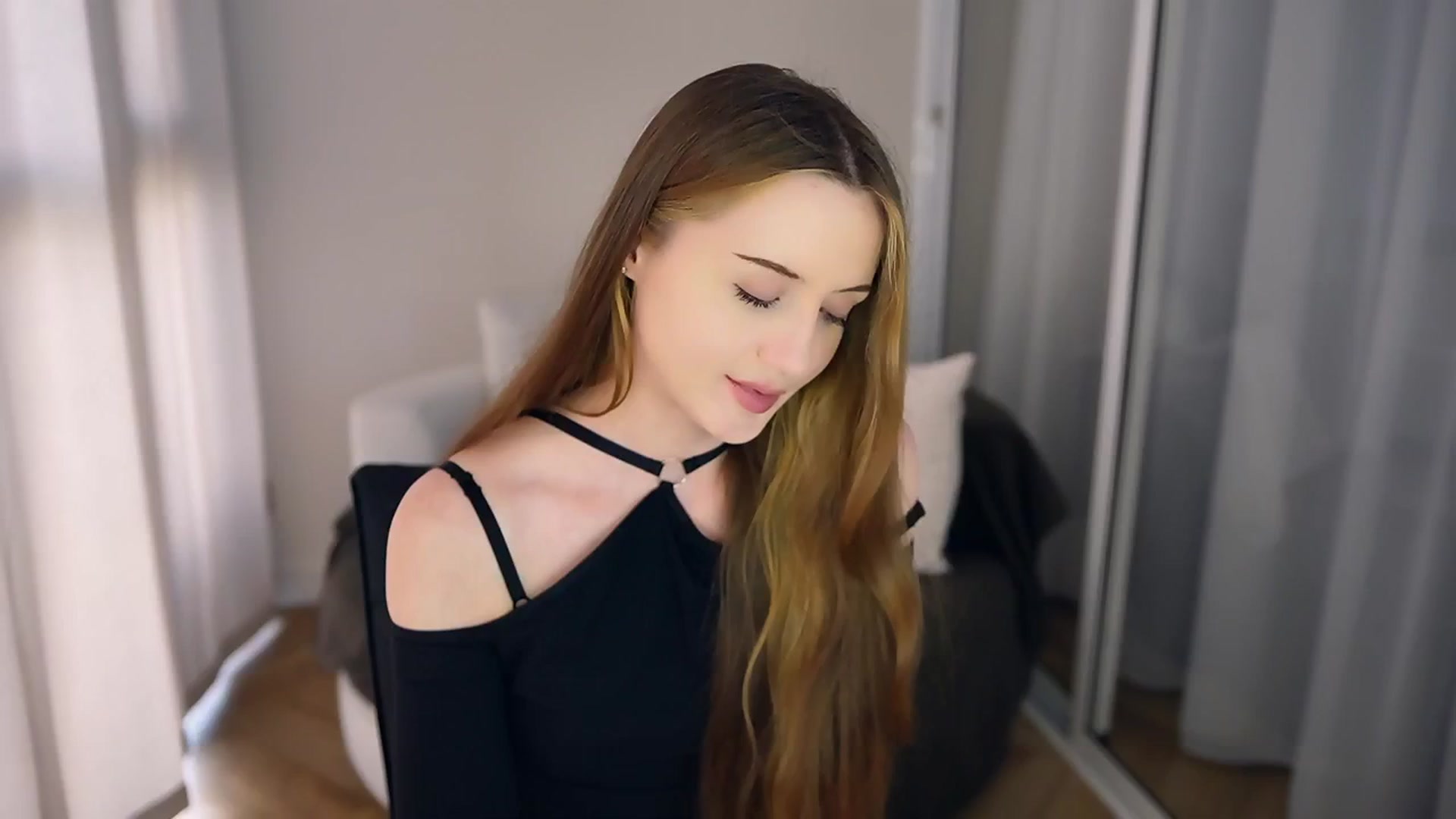 Gallery image thumbnail from Innocent_Soul's myfreecams stream on, 05/10/2025, 13:33 image 11 of 20