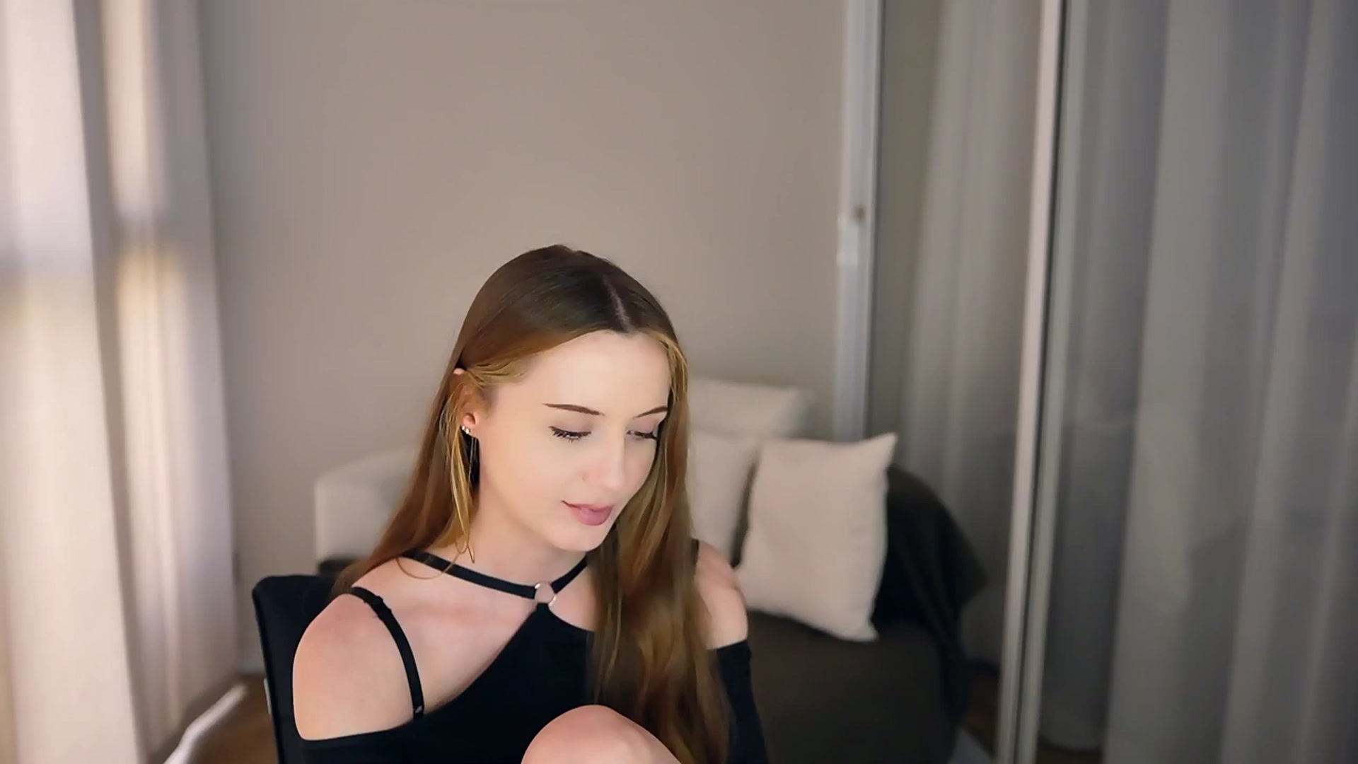 Gallery image thumbnail from Innocent_Soul's myfreecams stream on, 05/10/2025, 15:11 image 5 of 20