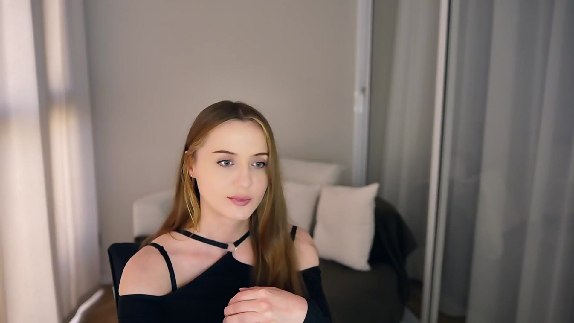 Gallery image thumbnail from Innocent_Soul's myfreecams stream on, 05/10/2025, 15:11 image 7 of 20