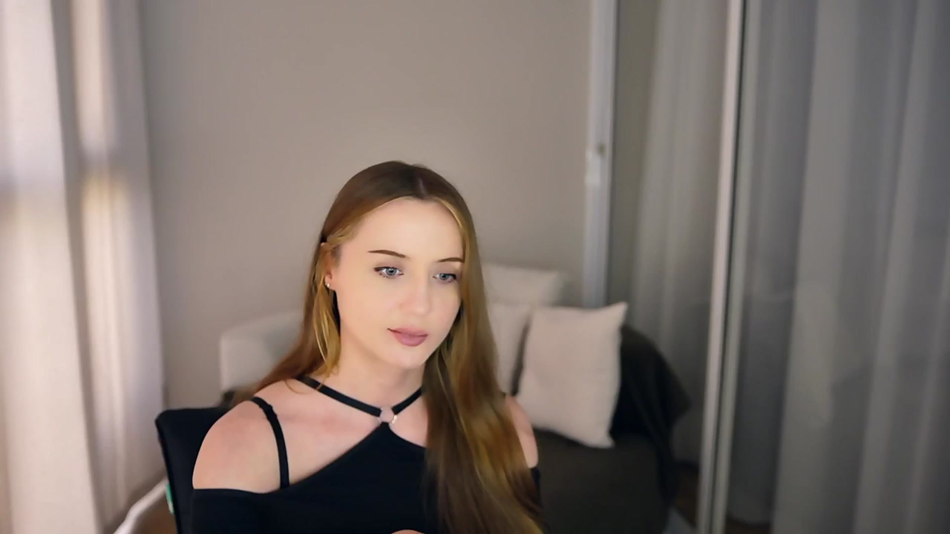Gallery image thumbnail from Innocent_Soul's myfreecams stream on, 05/10/2025, 15:11 image 1 of 20