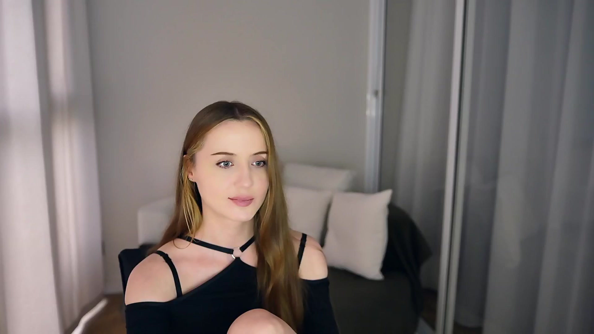 Gallery image thumbnail from Innocent_Soul's myfreecams stream on, 05/10/2025, 15:11 image 13 of 20