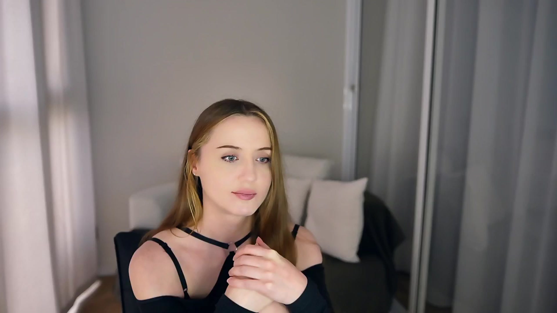 Gallery image thumbnail from Innocent_Soul's myfreecams stream on, 05/10/2025, 15:11 image 9 of 20