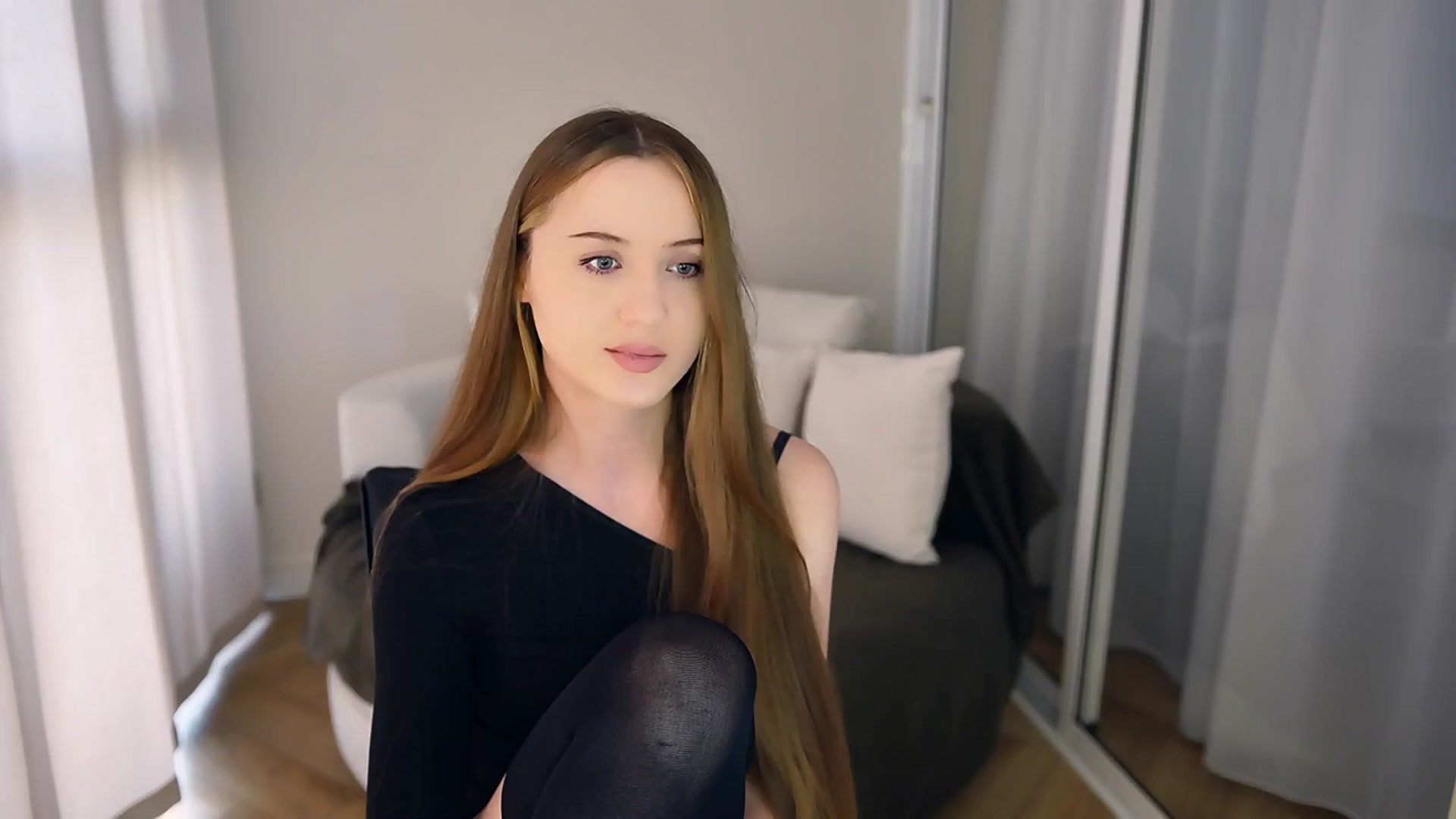 Gallery image thumbnail from Innocent_Soul's myfreecams stream on, 05/12/2025, 12:09 image 9 of 20