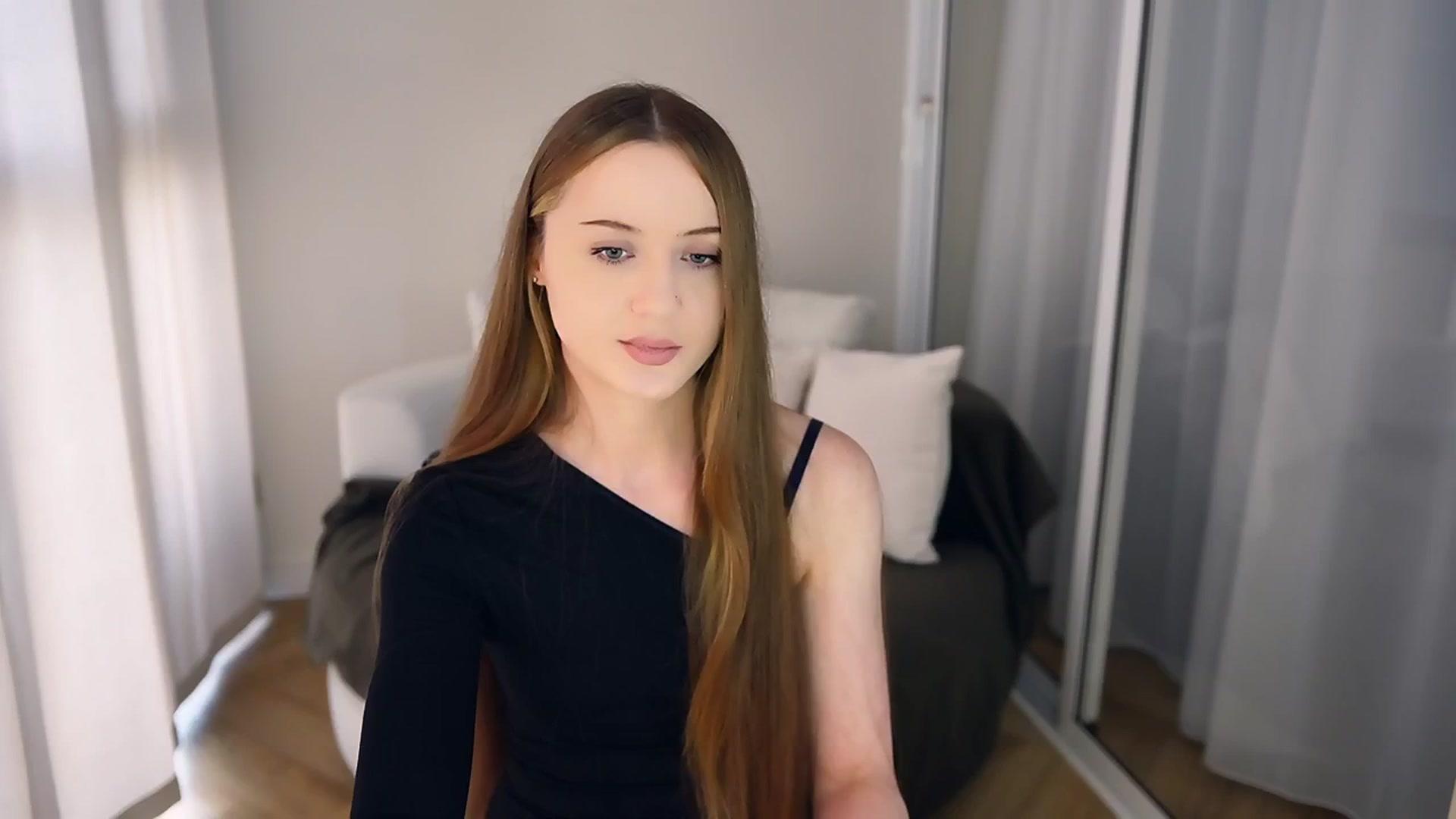 Gallery image thumbnail from Innocent_Soul's myfreecams stream on, 05/12/2025, 12:09 image 5 of 20