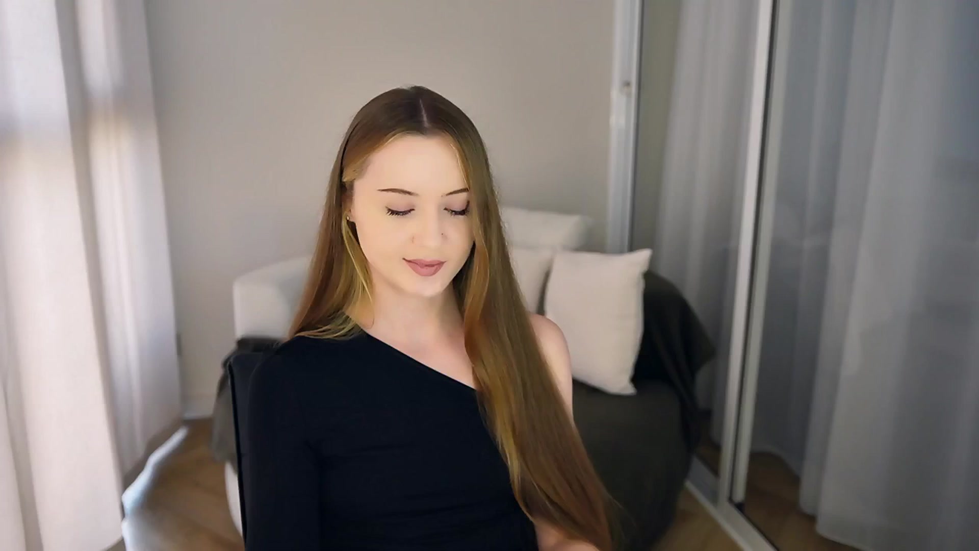 Gallery image thumbnail from Innocent_Soul's myfreecams stream on, 05/12/2025, 13:14 image 17 of 20