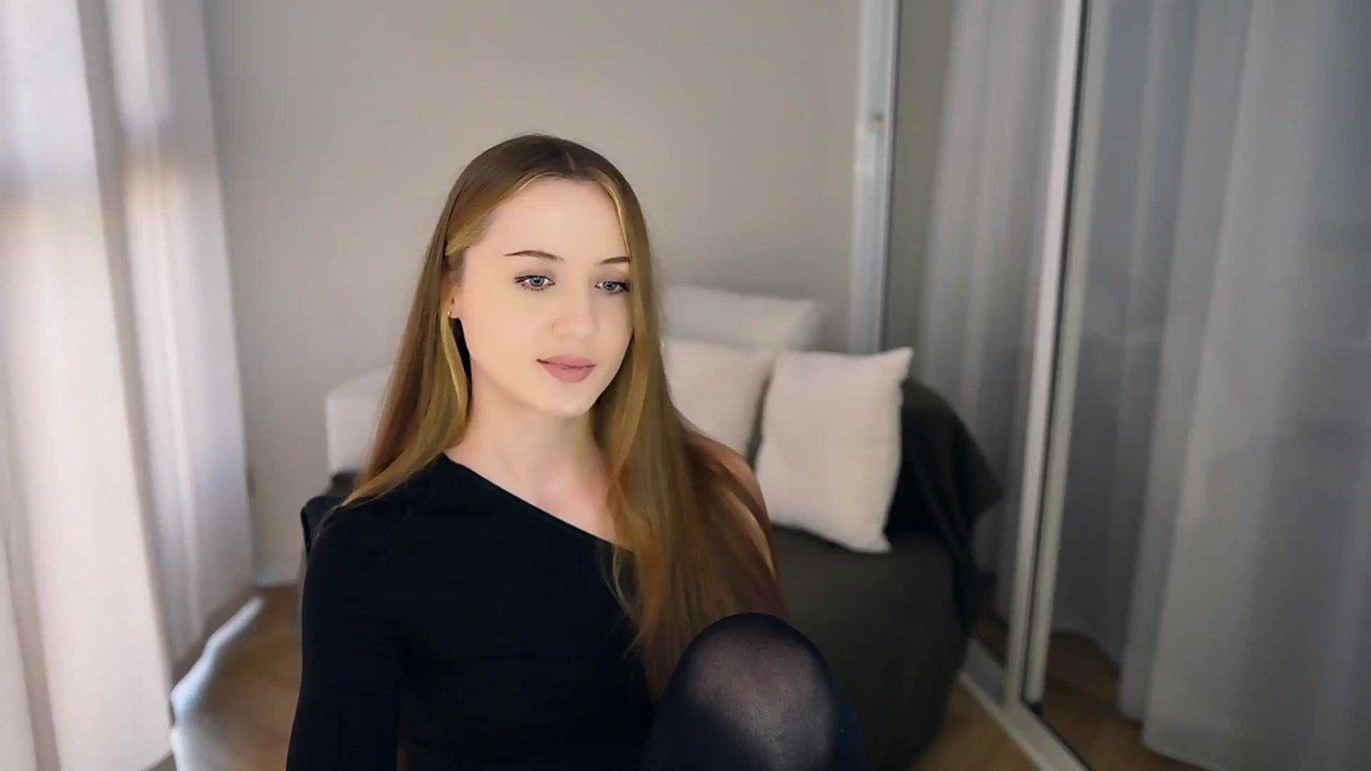 Gallery image thumbnail from Innocent_Soul's myfreecams stream on, 05/12/2025, 13:56 image 1 of 20