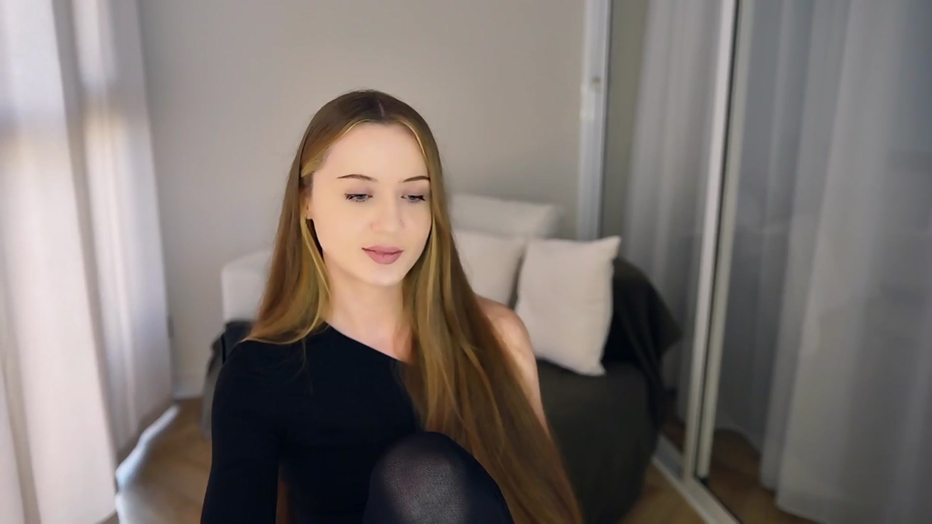 Gallery image thumbnail from Innocent_Soul's myfreecams stream on, 05/12/2025, 13:56 image 9 of 20