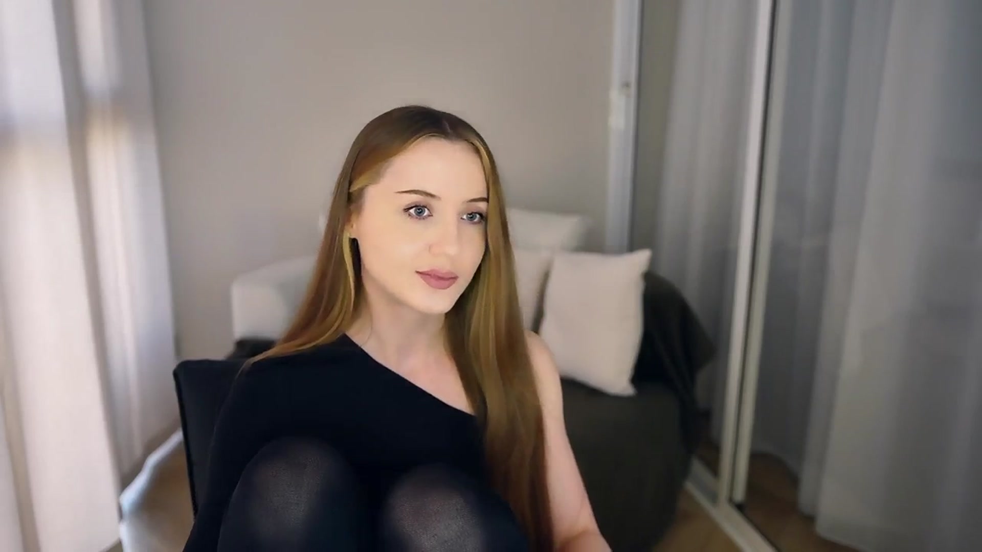 Gallery image thumbnail from Innocent_Soul's myfreecams stream on, 05/12/2025, 13:56 image 19 of 20