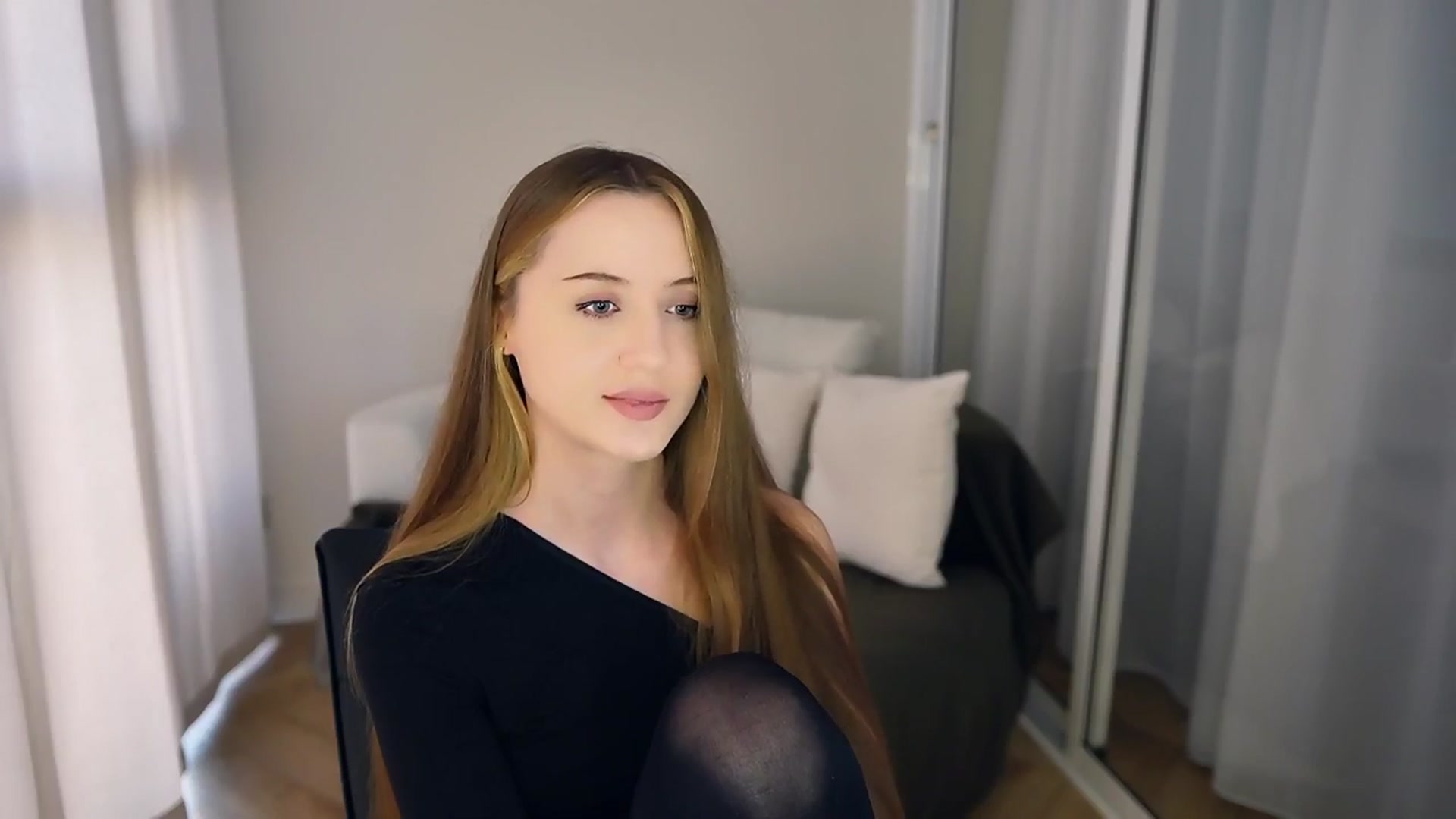Gallery image thumbnail from Innocent_Soul's myfreecams stream on, 05/12/2025, 13:56 image 2 of 20