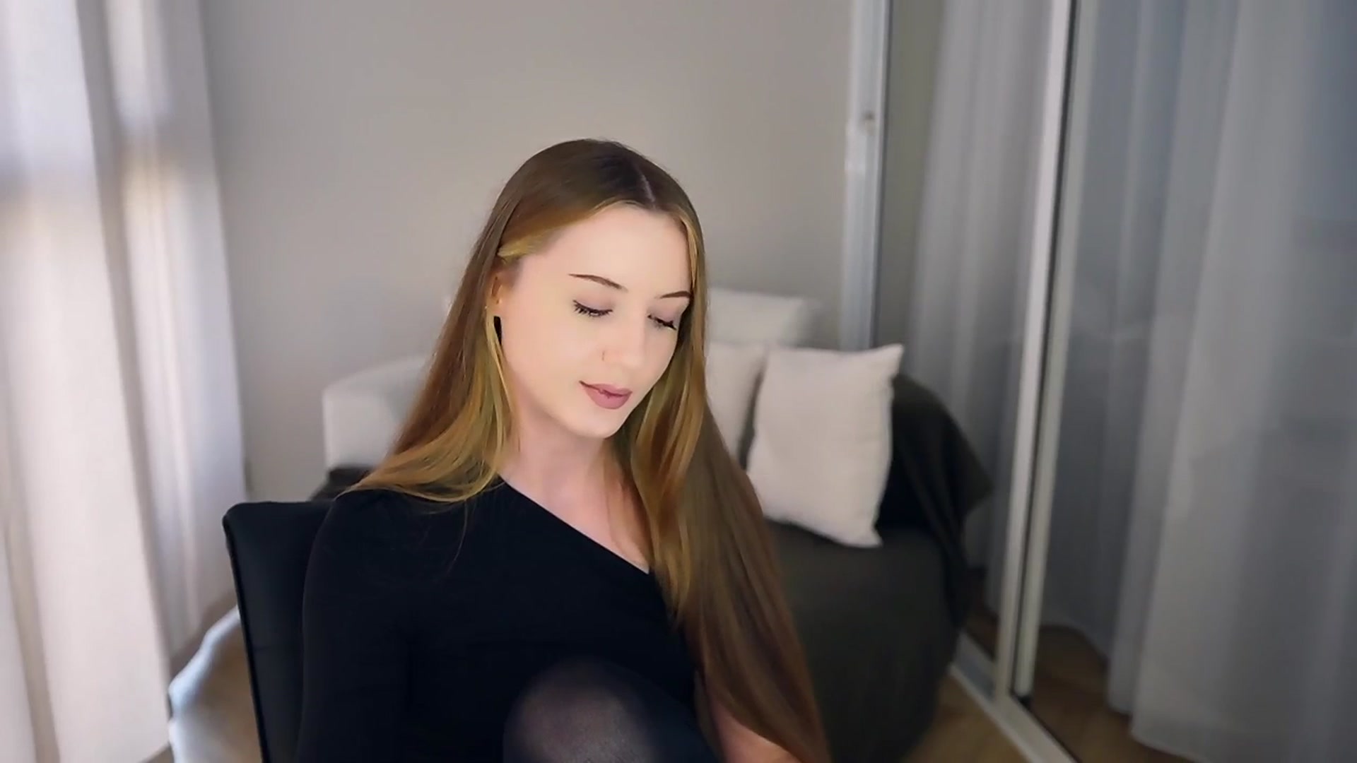 Gallery image thumbnail from Innocent_Soul's myfreecams stream on, 05/12/2025, 13:56 image 16 of 20