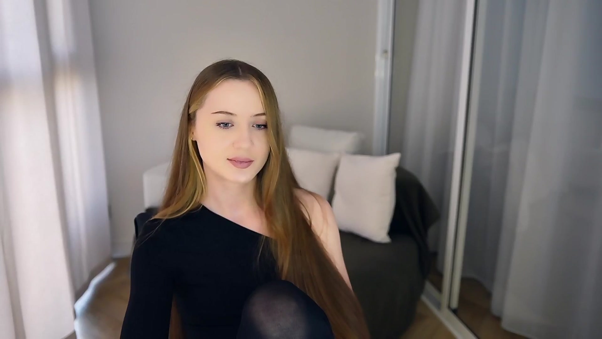 Gallery image thumbnail from Innocent_Soul's myfreecams stream on, 05/12/2025, 13:56 image 5 of 20