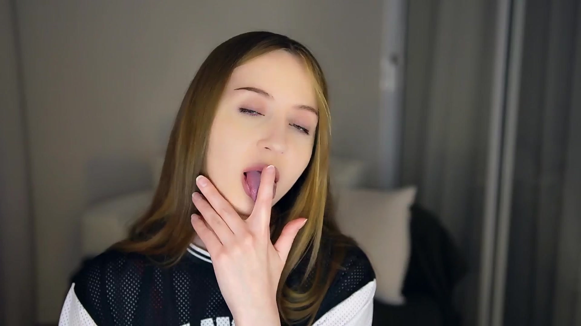 Gallery image thumbnail from Innocent_Soul's myfreecams stream on, 05/13/2025, 17:46 image 10 of 20