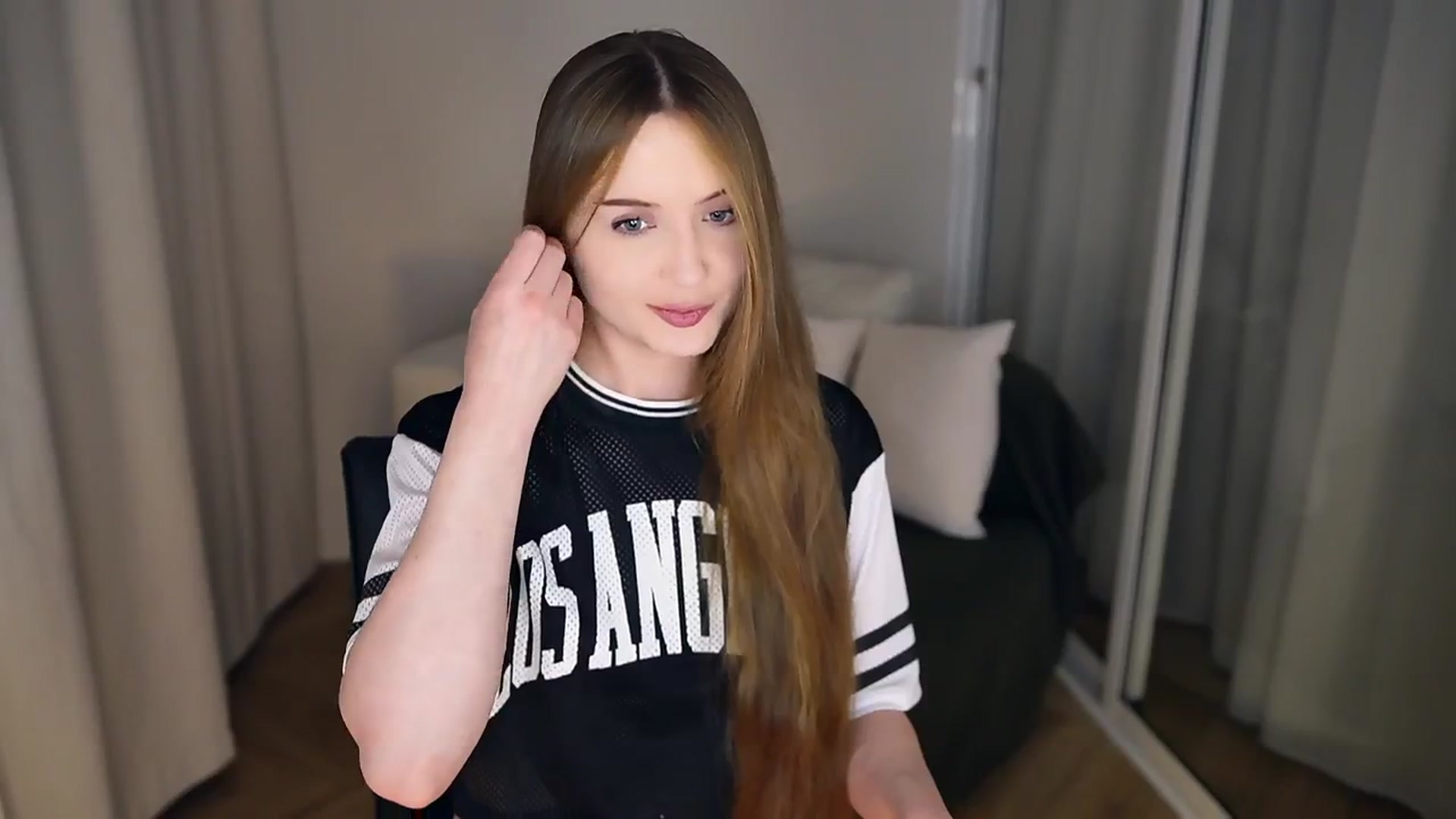 Gallery image thumbnail from Innocent_Soul's myfreecams stream on, 05/13/2025, 17:46 image 16 of 20