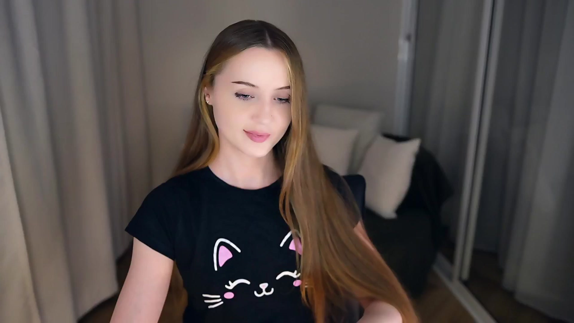 Gallery image thumbnail from Innocent_Soul's myfreecams stream on, 05/14/2025, 20:20 image 4 of 20