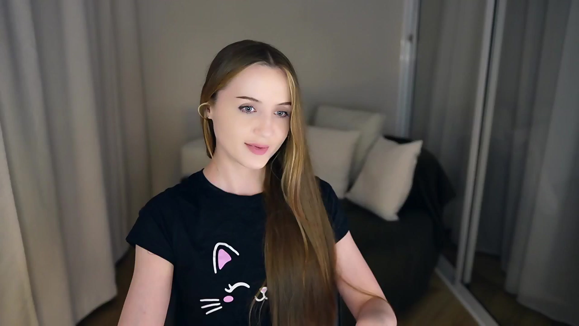 Gallery image thumbnail from Innocent_Soul's myfreecams stream on, 05/14/2025, 20:20 image 14 of 20