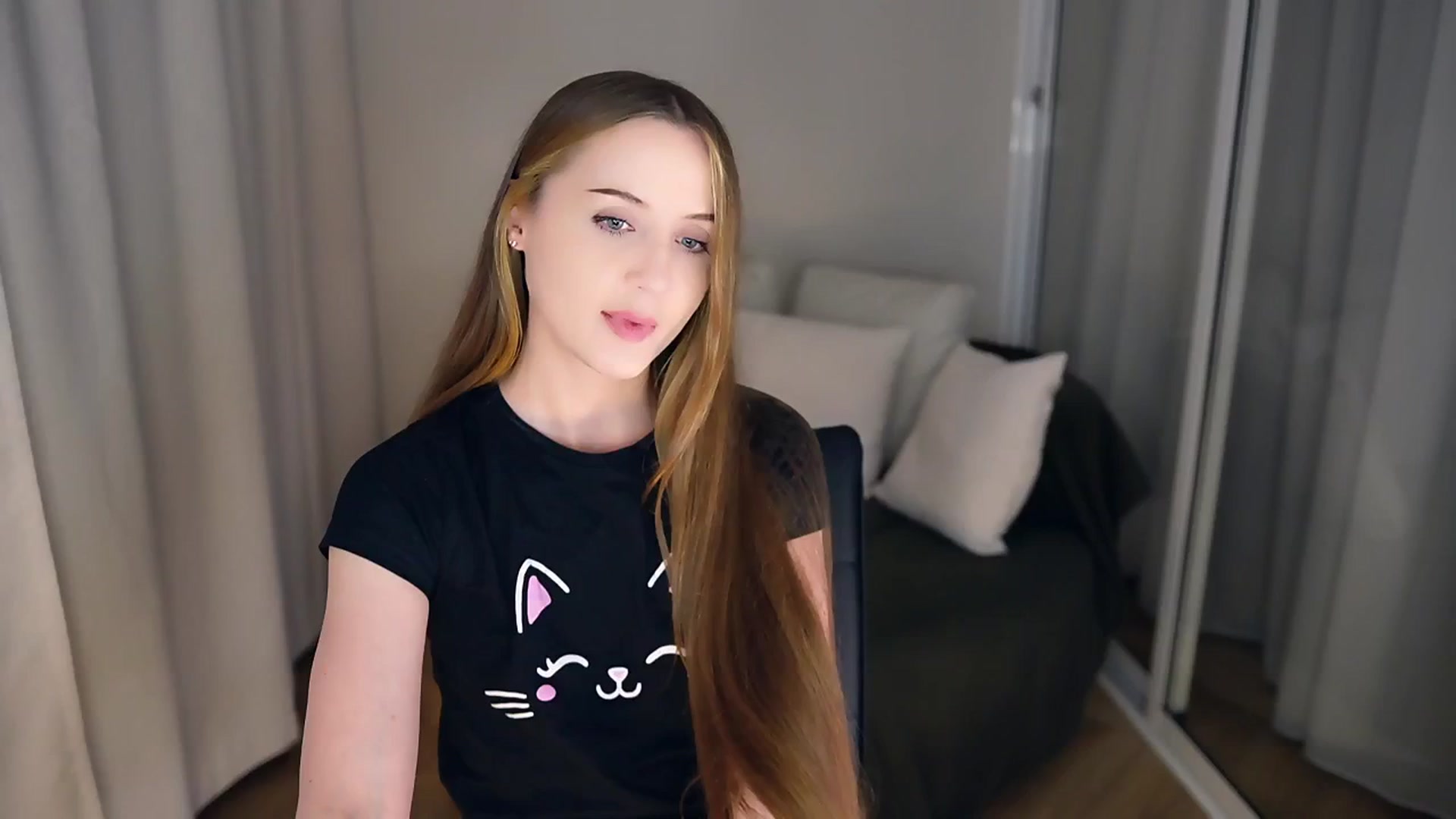 Gallery image thumbnail from Innocent_Soul's myfreecams stream on, 05/14/2025, 20:20 image 3 of 20