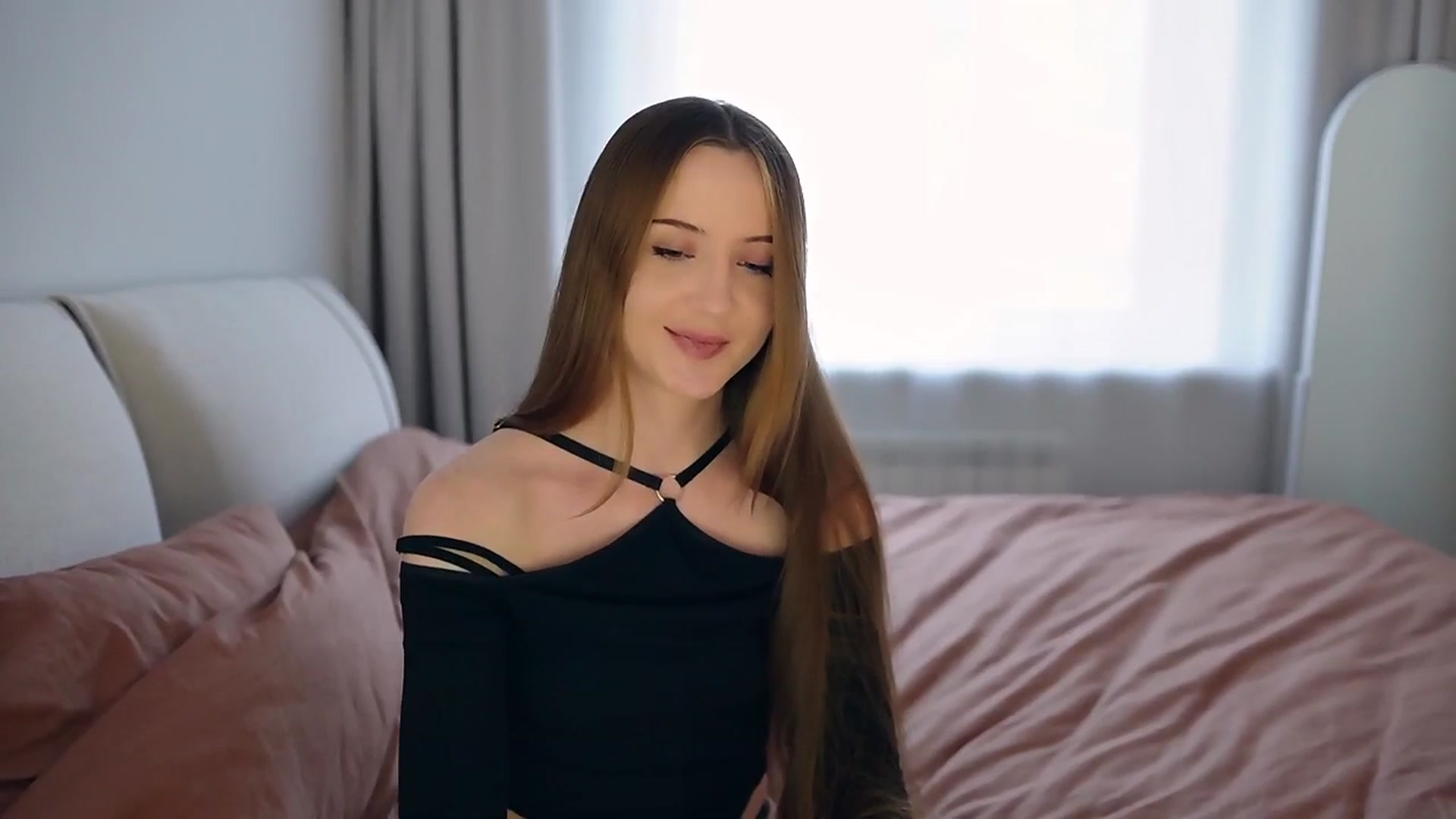 Gallery image thumbnail from Innocent_Soul's myfreecams stream on, 05/17/2025, 15:50 image 16 of 20