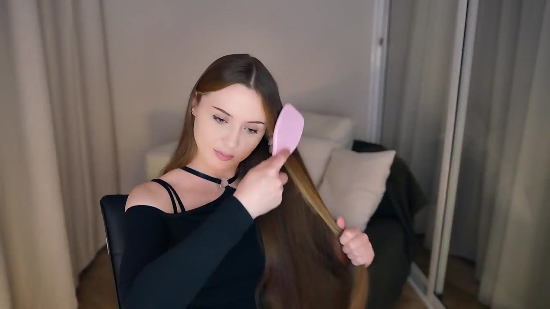 Gallery image thumbnail from Innocent_Soul's myfreecams stream on, 05/17/2025, 20:50 image 11 of 20