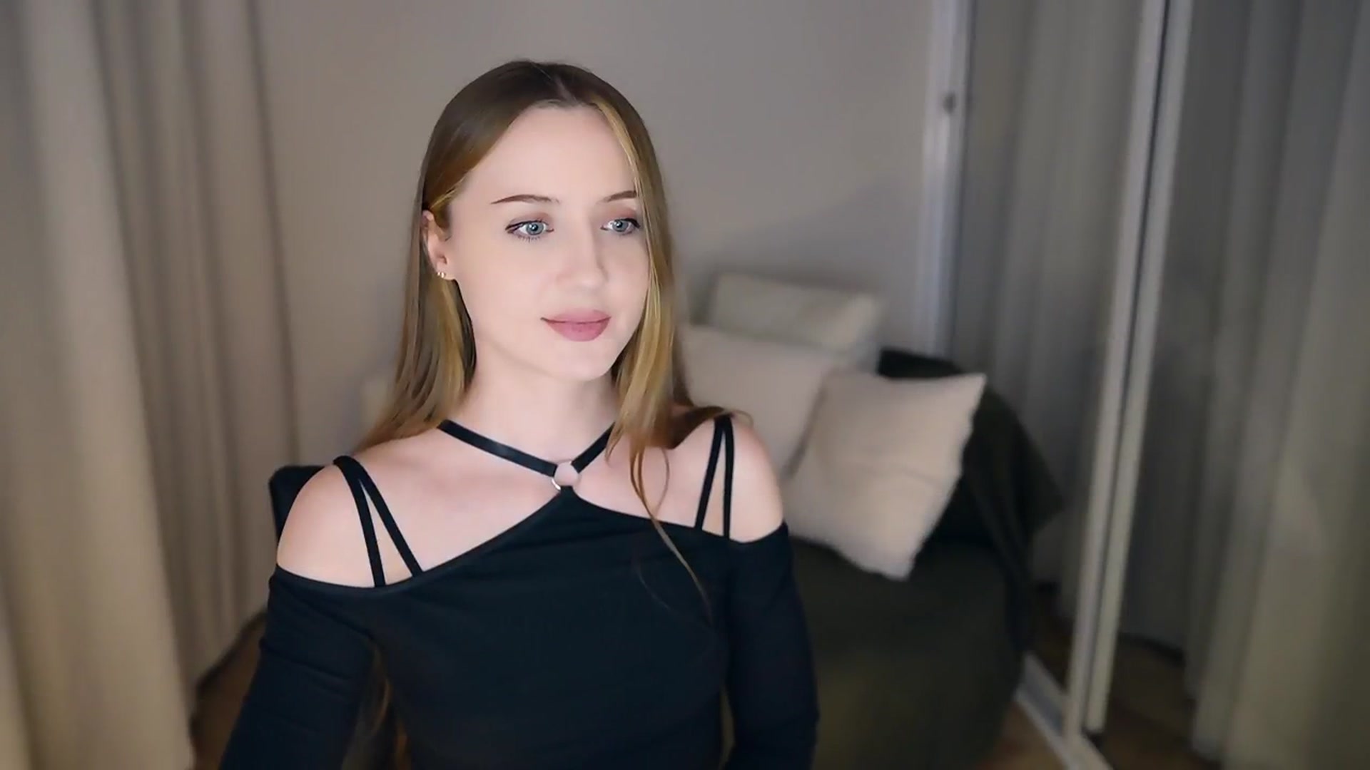 Gallery image thumbnail from Innocent_Soul's myfreecams stream on, 05/17/2025, 20:50 image 7 of 20