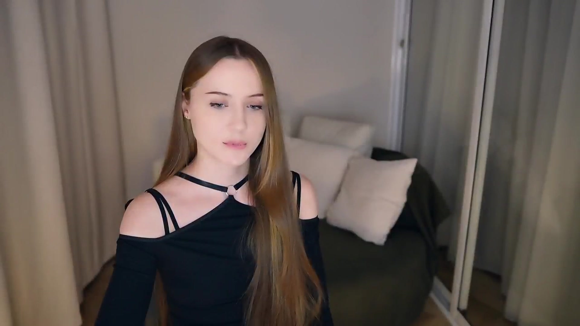 Gallery image thumbnail from Innocent_Soul's myfreecams stream on, 05/17/2025, 20:50 image 12 of 20