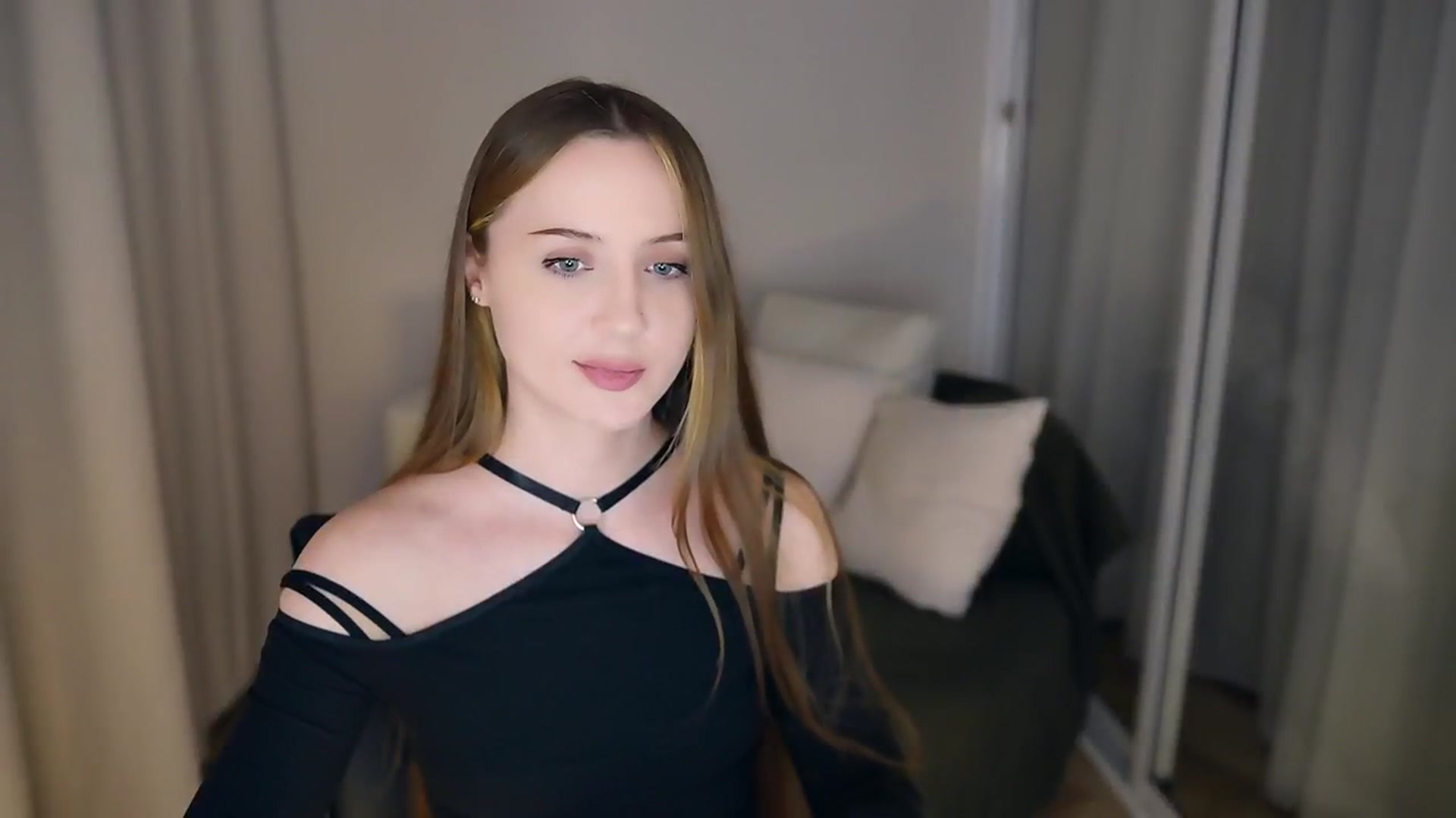 Gallery image thumbnail from Innocent_Soul's myfreecams stream on, 05/17/2025, 20:50 image 10 of 20