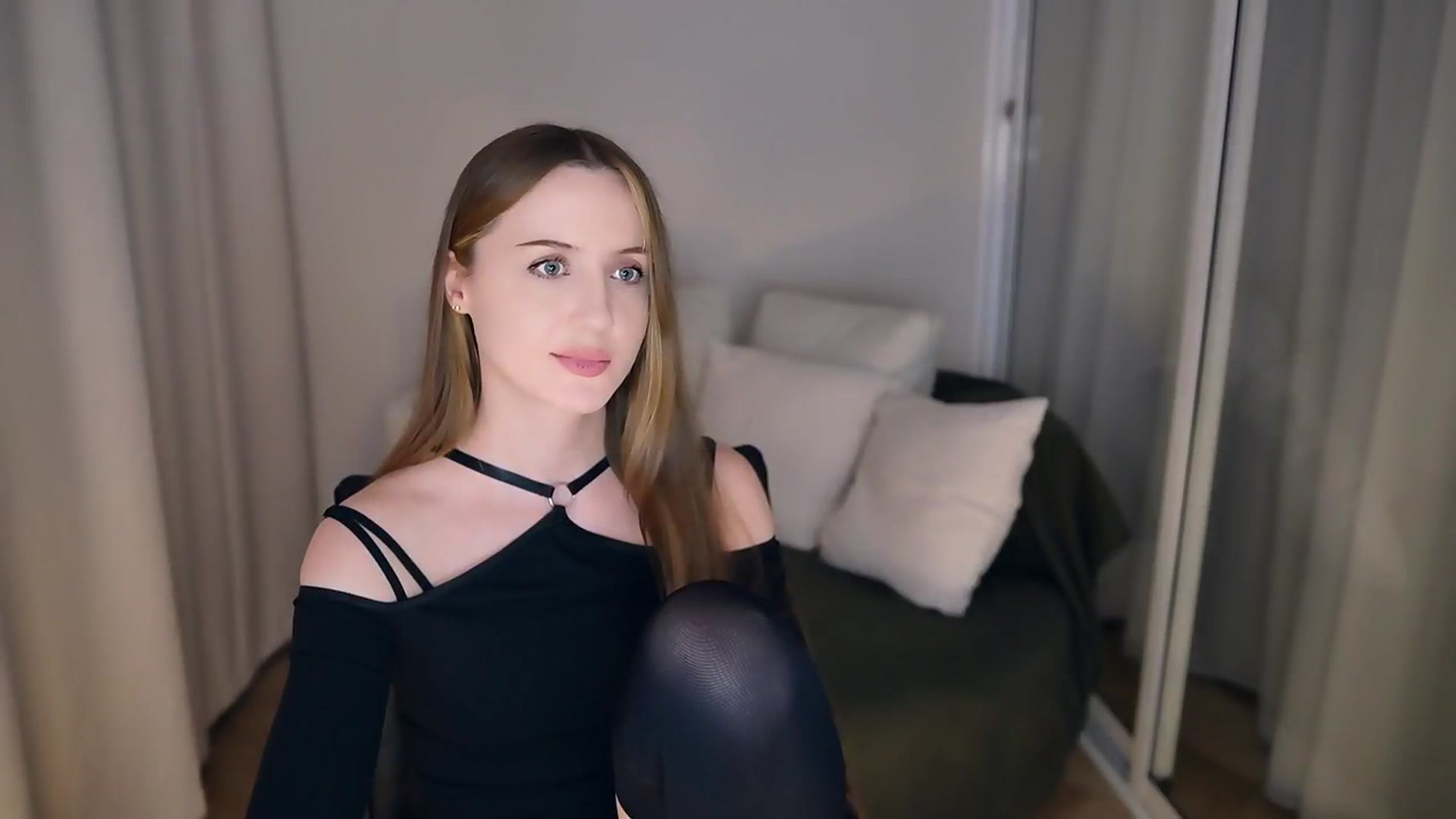 Gallery image thumbnail from Innocent_Soul's myfreecams stream on, 05/17/2025, 20:50 image 8 of 20