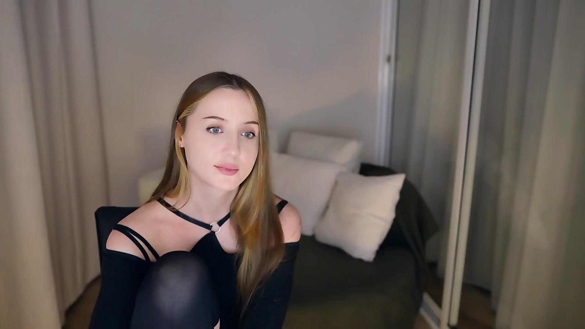 Gallery image thumbnail from Innocent_Soul's myfreecams stream on, 05/17/2025, 21:06 image 10 of 20