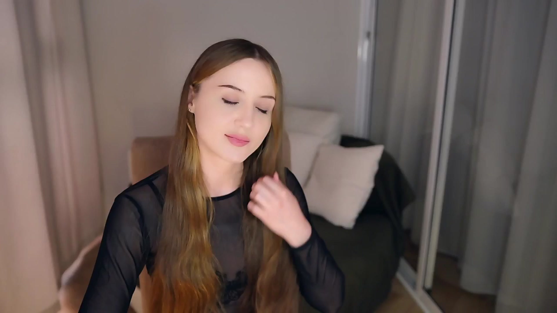 Gallery image thumbnail from Innocent_Soul's myfreecams stream on, 05/18/2025, 16:48 image 8 of 20