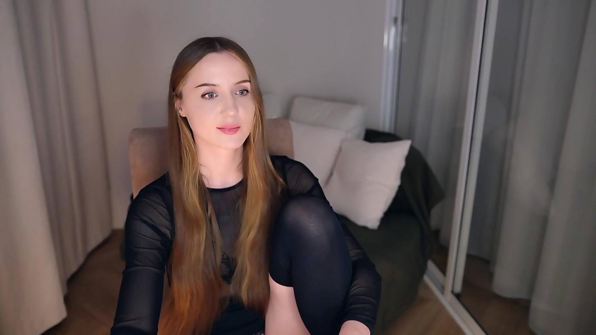 Gallery image thumbnail from Innocent_Soul's myfreecams stream on, 05/18/2025, 19:35 image 12 of 20
